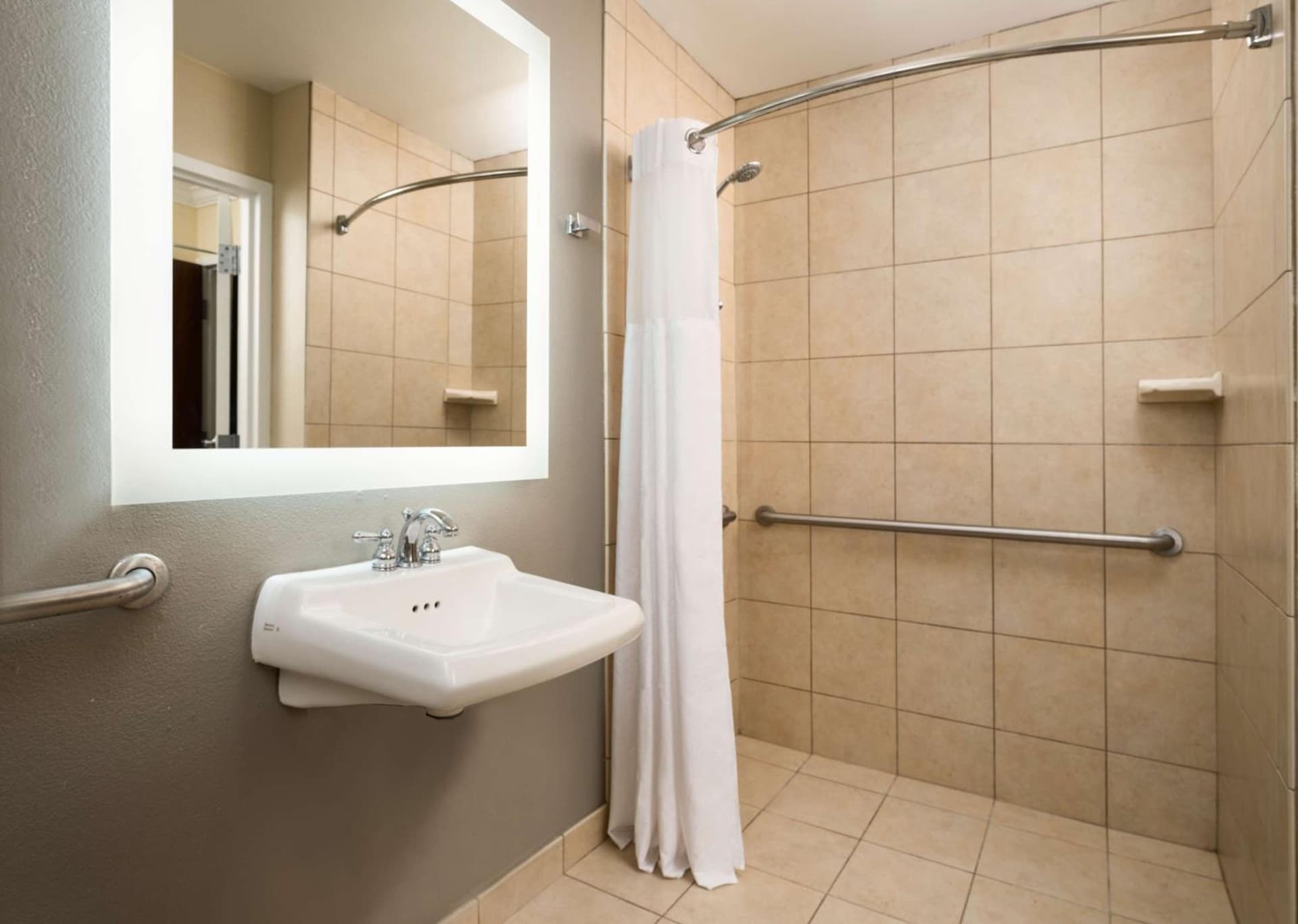 Hilton Clearwater Beach Resort & Spa gallery photo in Clearwater Beach, FL — image 61