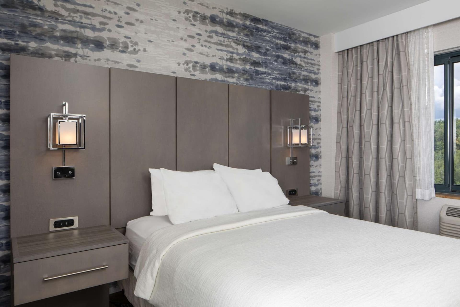 Embassy Suites by Hilton Portland Maine gallery photo in Portland, ME — image 12