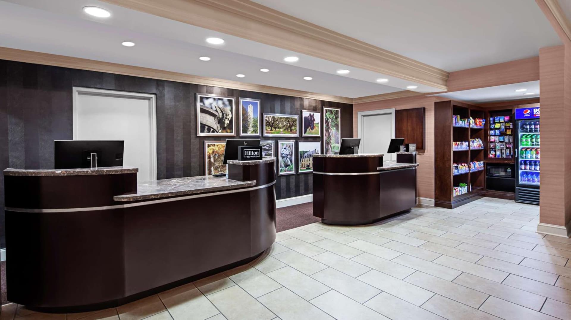 DoubleTree by Hilton Raleigh Durham Airport at Research Triangle Park gallery photo in Durham, NC — image 18