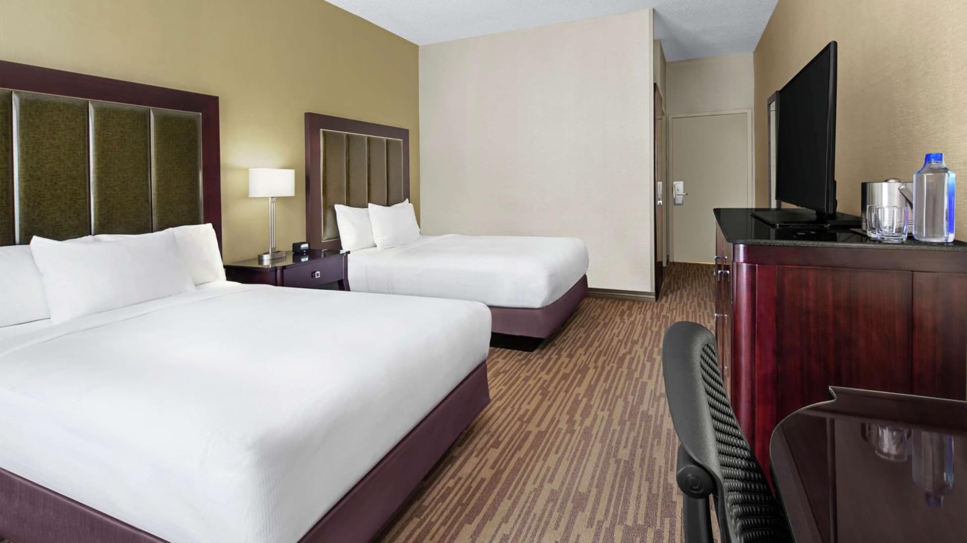 DoubleTree by Hilton Raleigh Durham Airport at Research Triangle Park gallery photo in Durham, NC — image 10