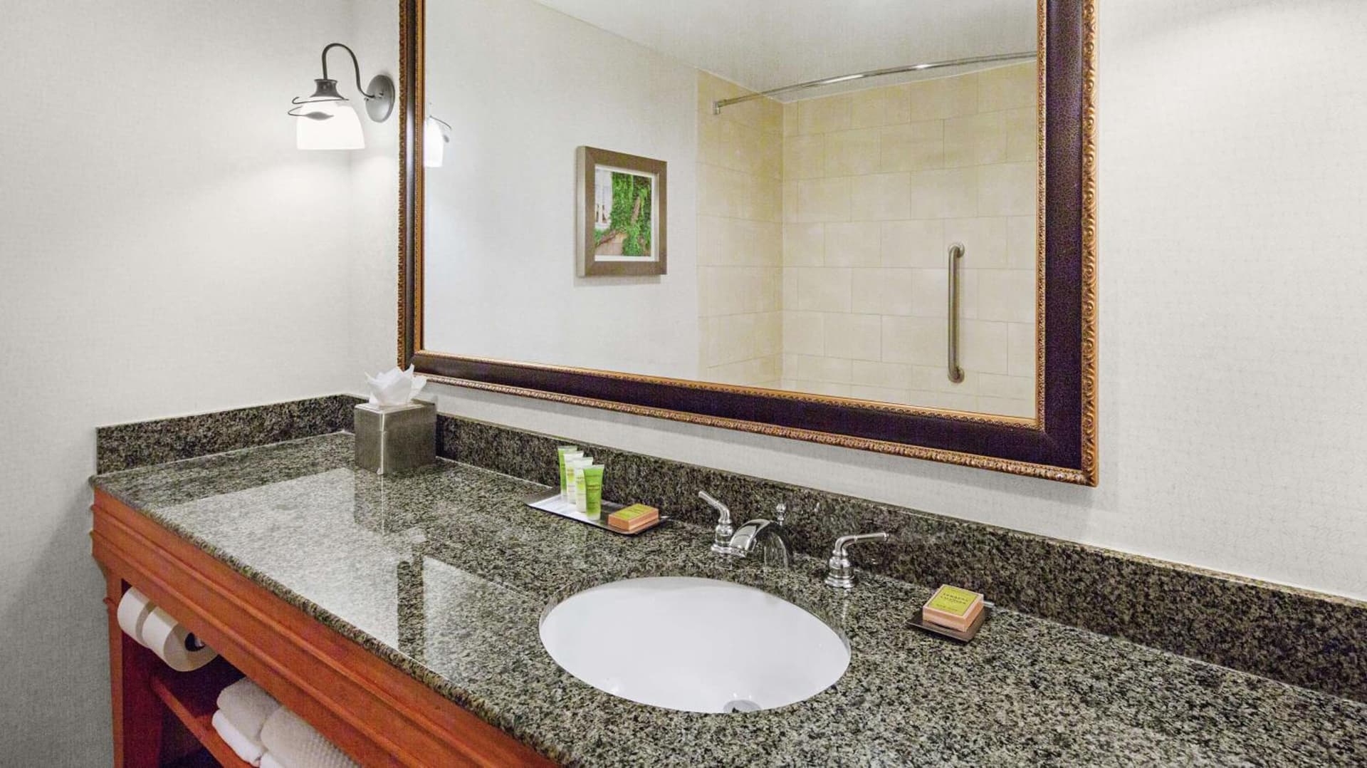 DoubleTree by Hilton Raleigh Durham Airport at Research Triangle Park gallery photo in Durham, NC — image 11