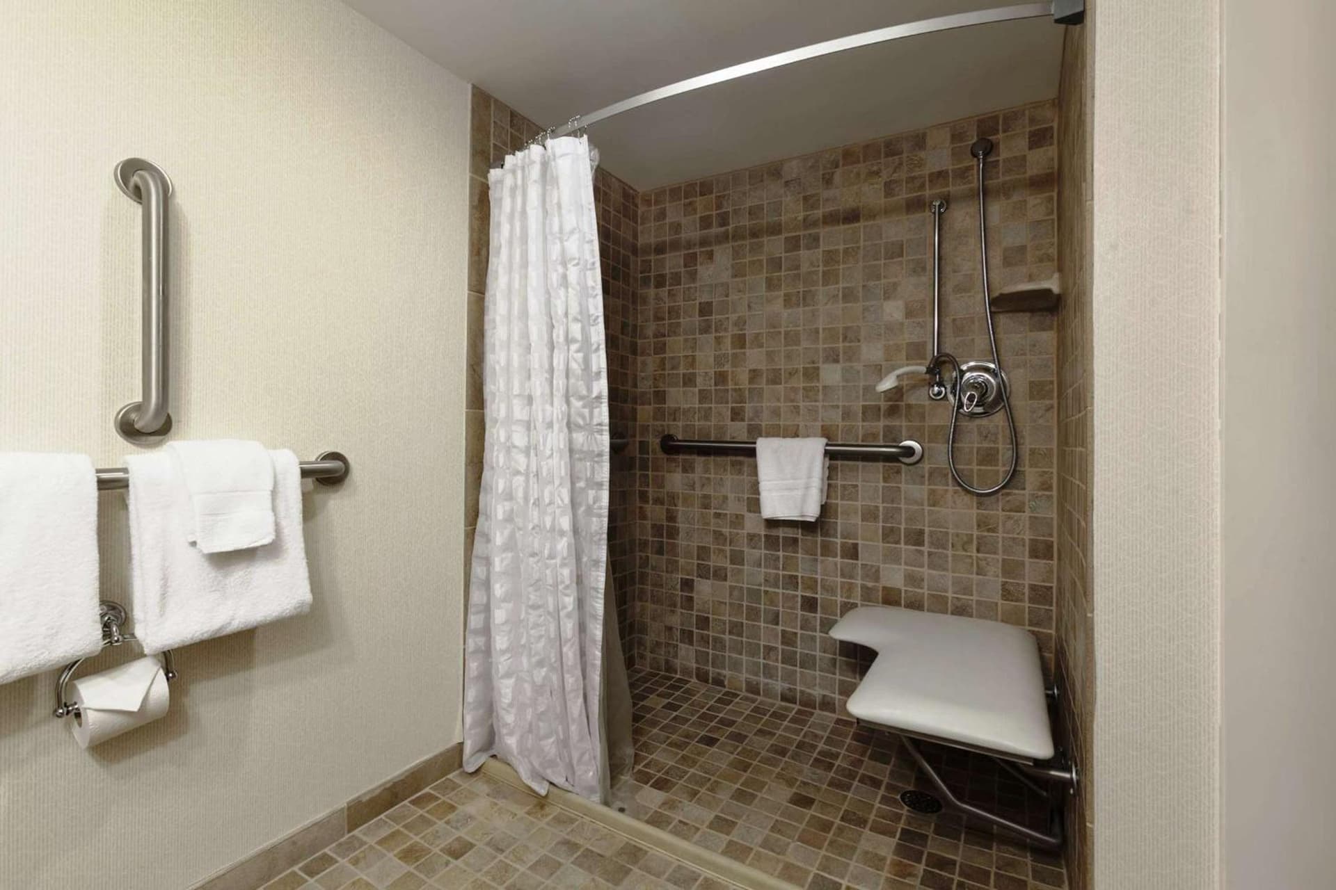 Embassy Suites by Hilton Richmond gallery photo in Richmond, VA — image 9