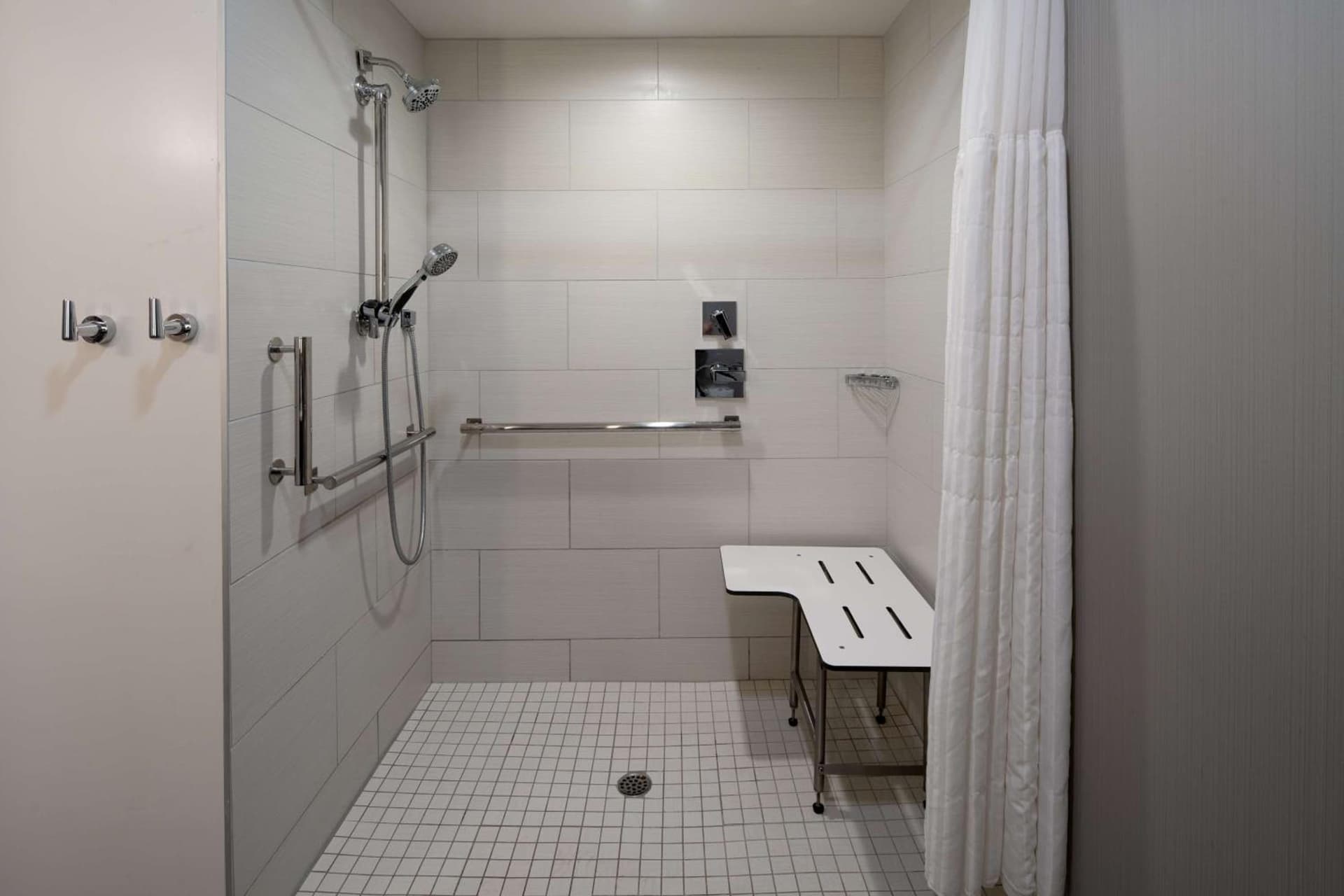 DoubleTree by Hilton Bakersfield gallery photo in Bakersfield, CA — image 7
