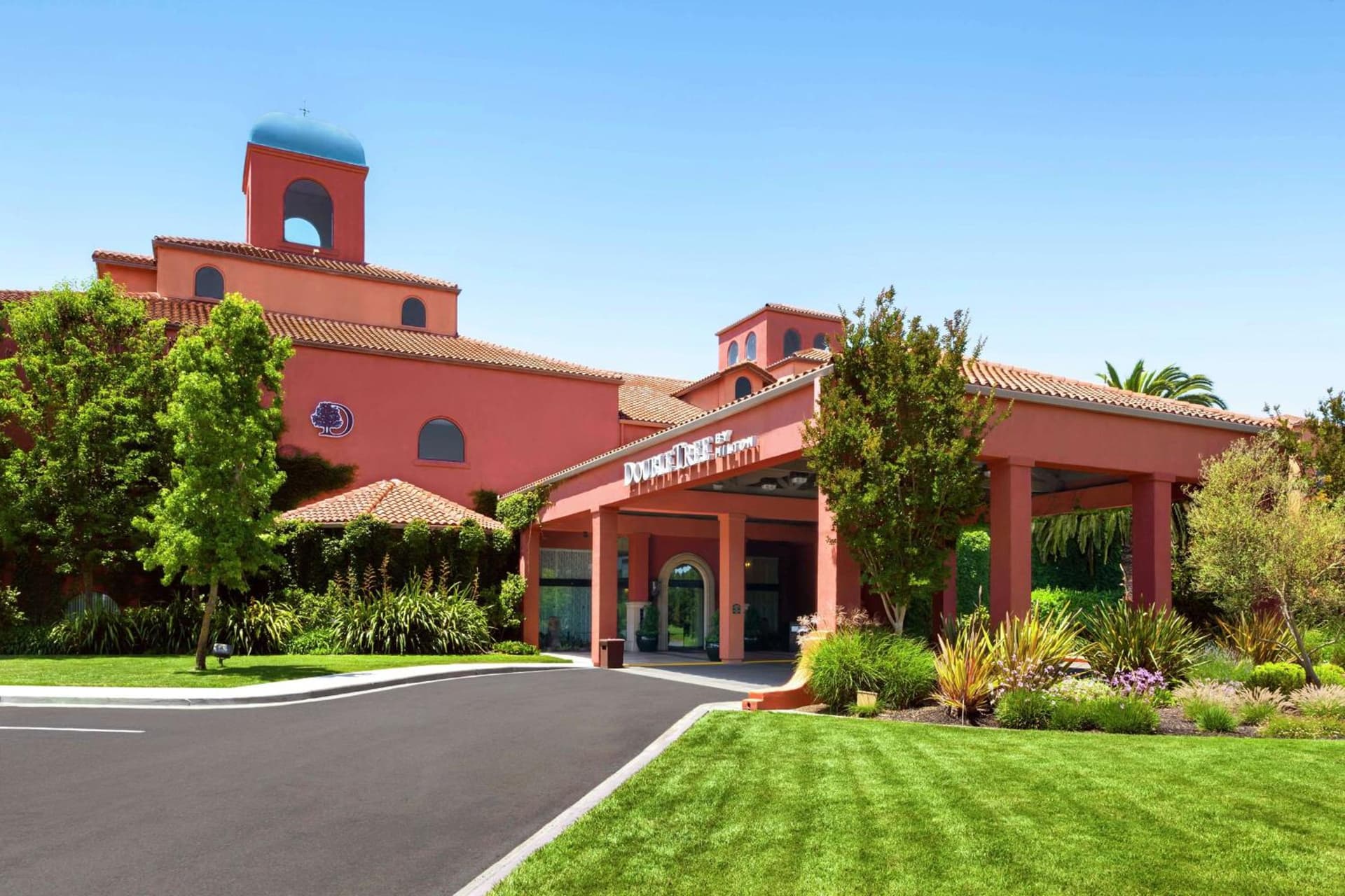 DoubleTree by Hilton Sonoma Wine Country exterior or lobby in Rohnert Park, CA — main listing photo