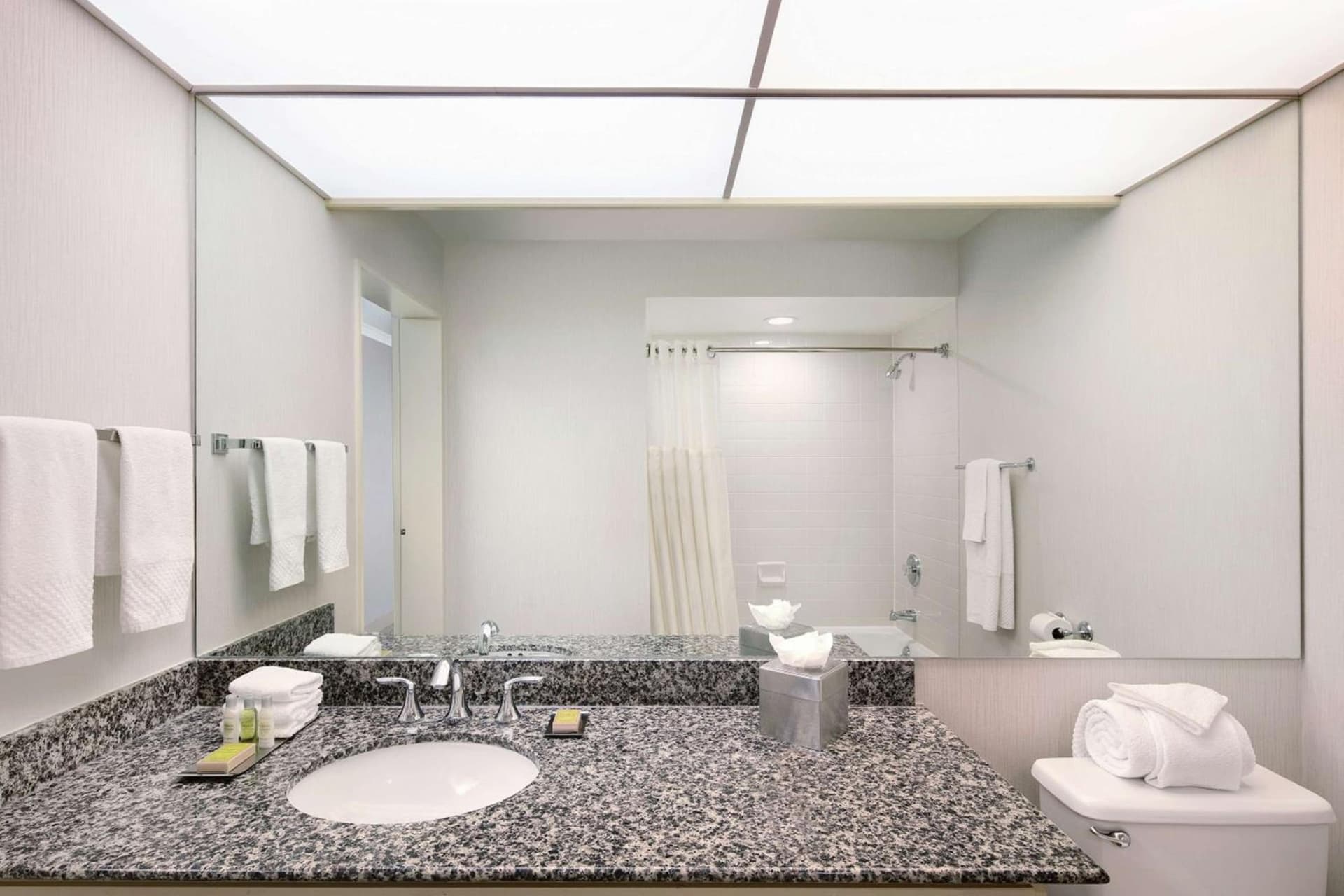 DoubleTree by Hilton Sonoma Wine Country gallery photo in Rohnert Park, CA — image 9