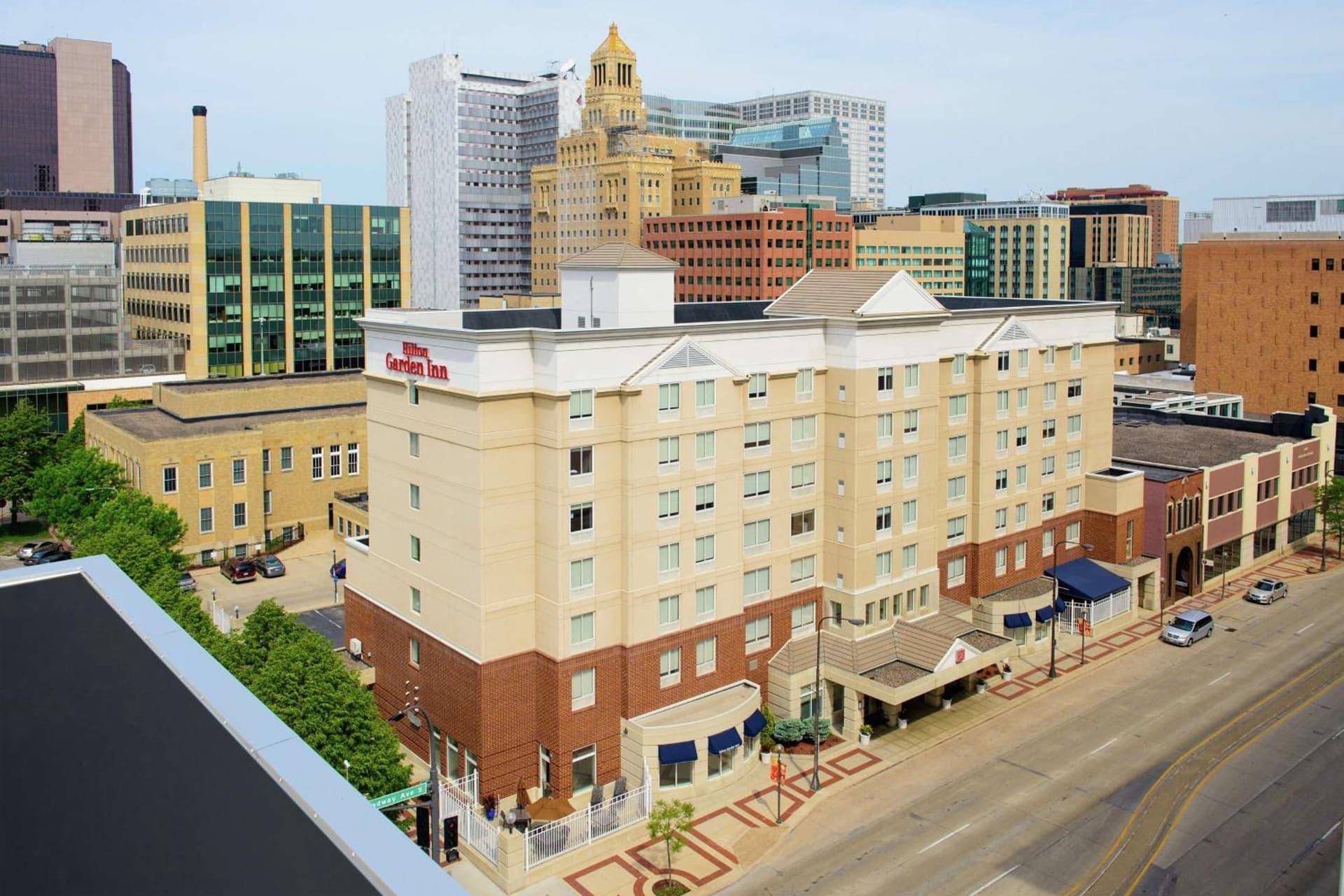 Hilton Garden Inn Rochester Downtown interior in Rochester, MN — gallery photo 2