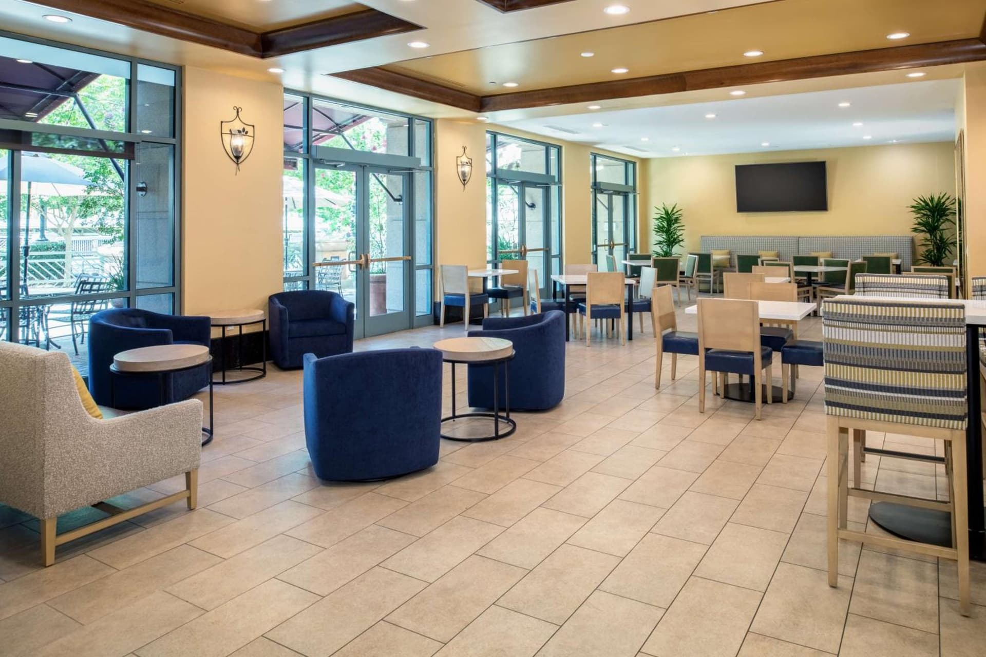 Embassy Suites by Hilton Sacramento Riverfront Promenade gallery photo in Sacramento, CA — image 21