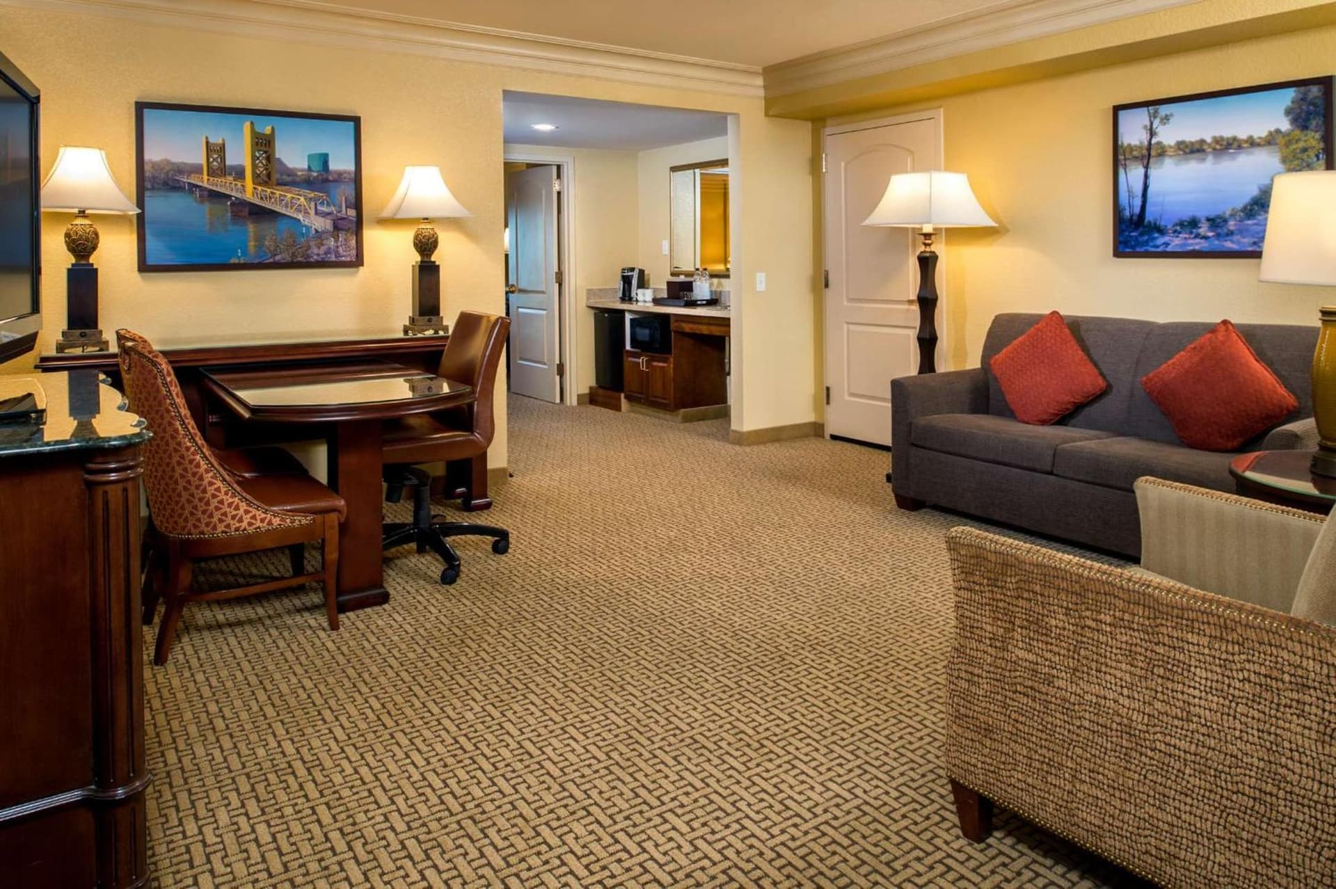 Embassy Suites by Hilton Sacramento Riverfront Promenade gallery photo in Sacramento, CA — image 12