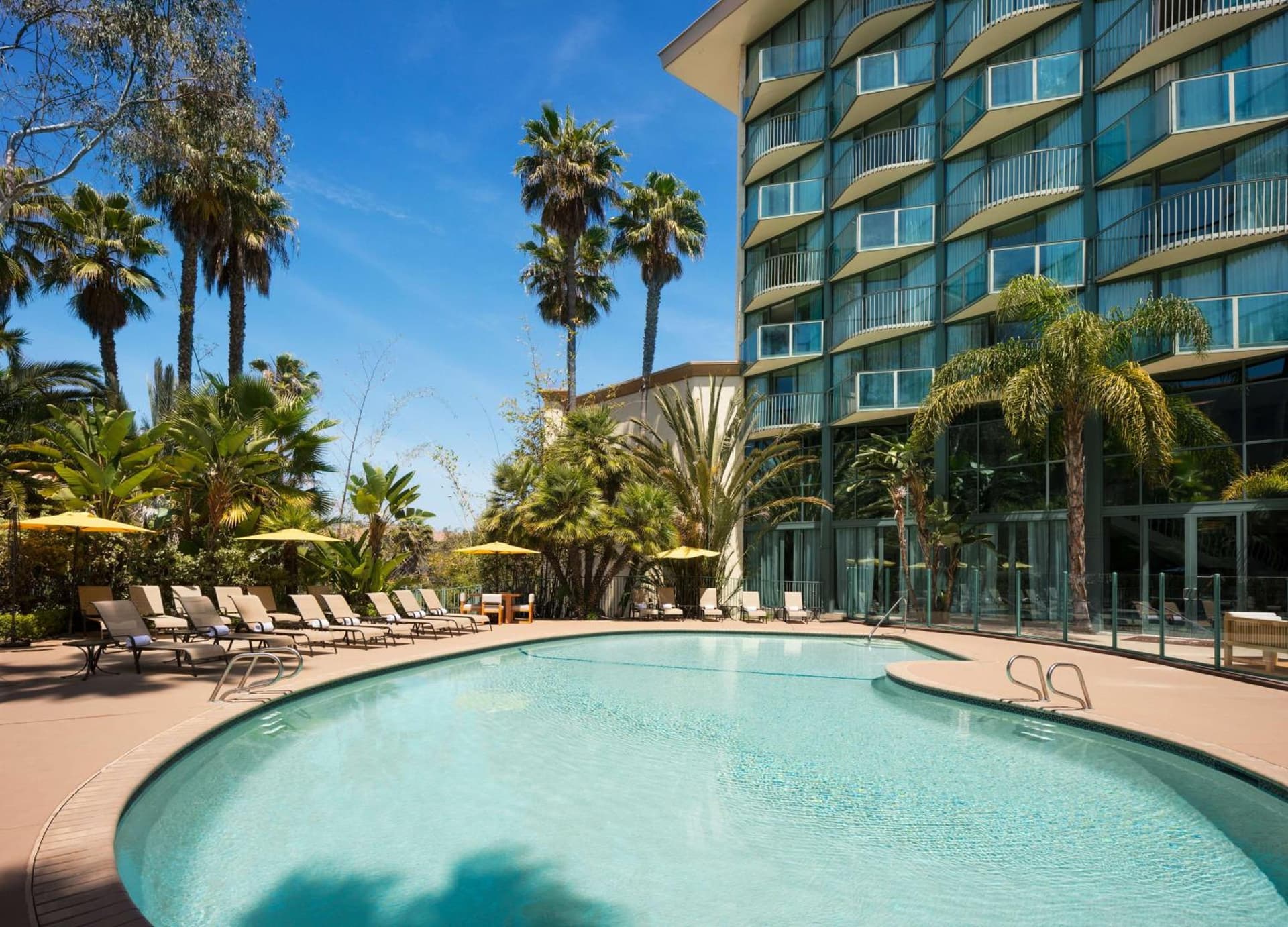 DoubleTree By Hilton San Diego Hotel Circle interior in San Diego, CA — gallery photo 2
