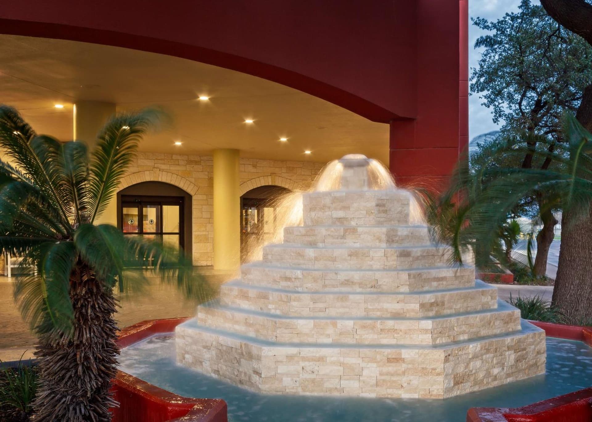 DoubleTree by Hilton San Antonio Downtown interior in San Antonio, TX — gallery photo 2