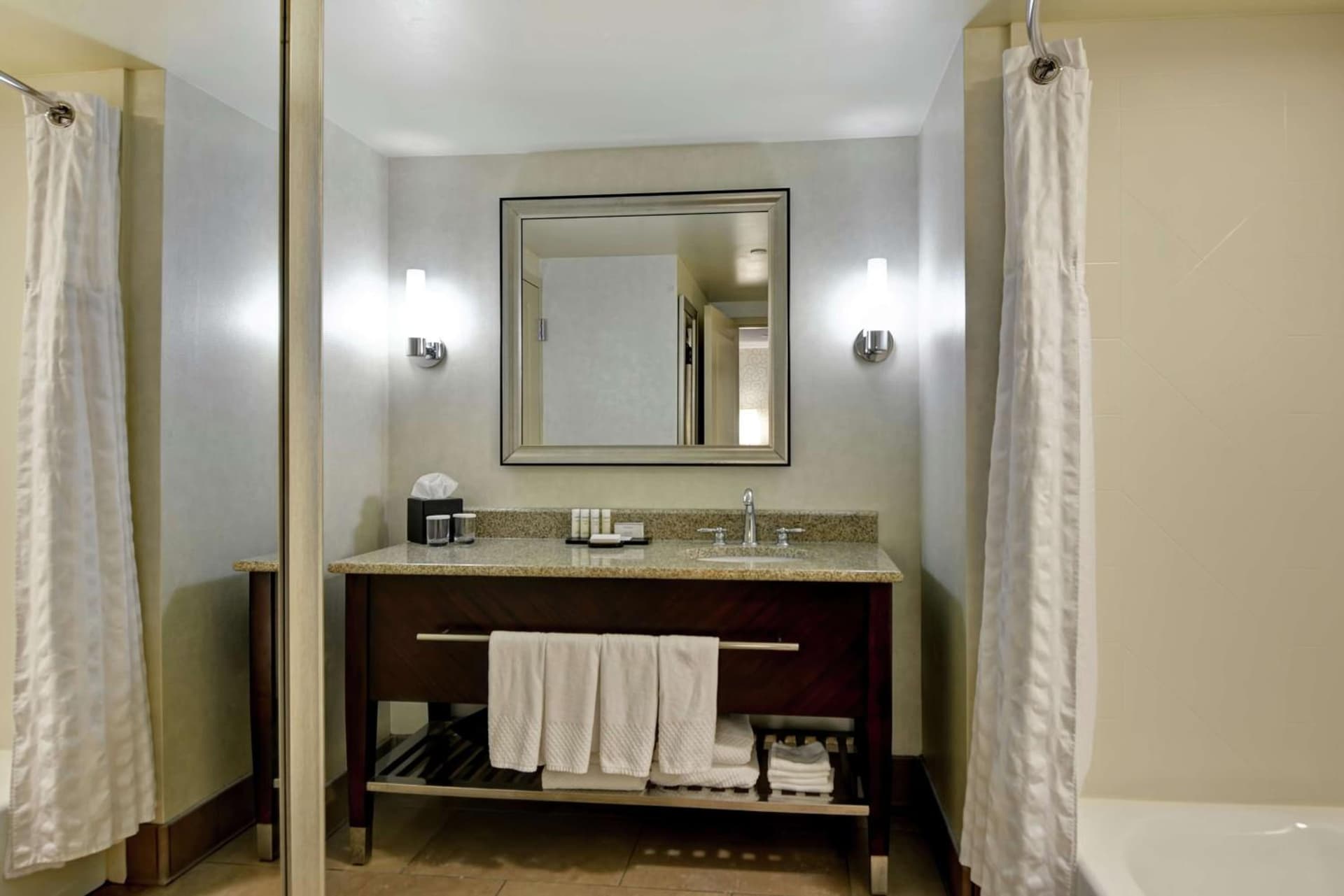 Embassy Suites Savannah Airport gallery photo in Savannah, GA — image 21