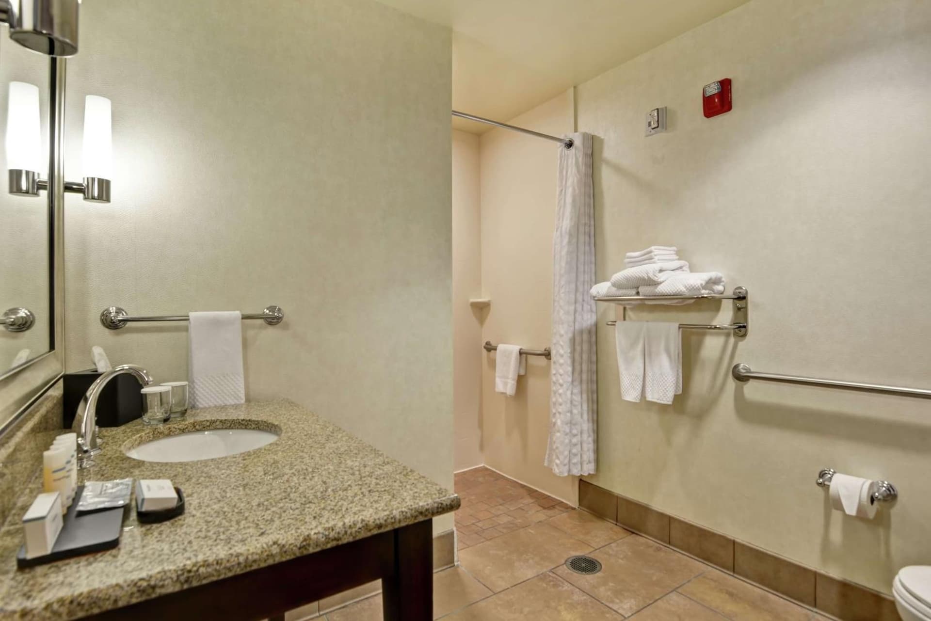 Embassy Suites Savannah Airport gallery photo in Savannah, GA — image 9