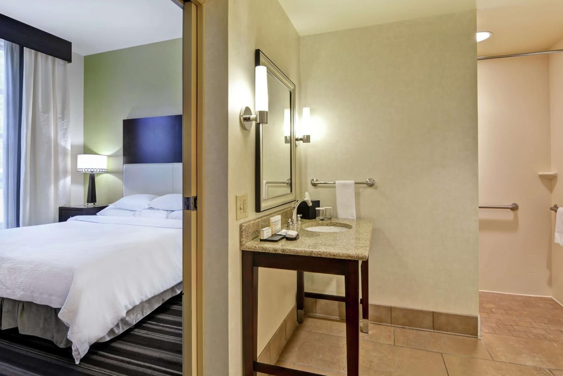 Embassy Suites Savannah Airport gallery photo in Savannah, GA — image 61