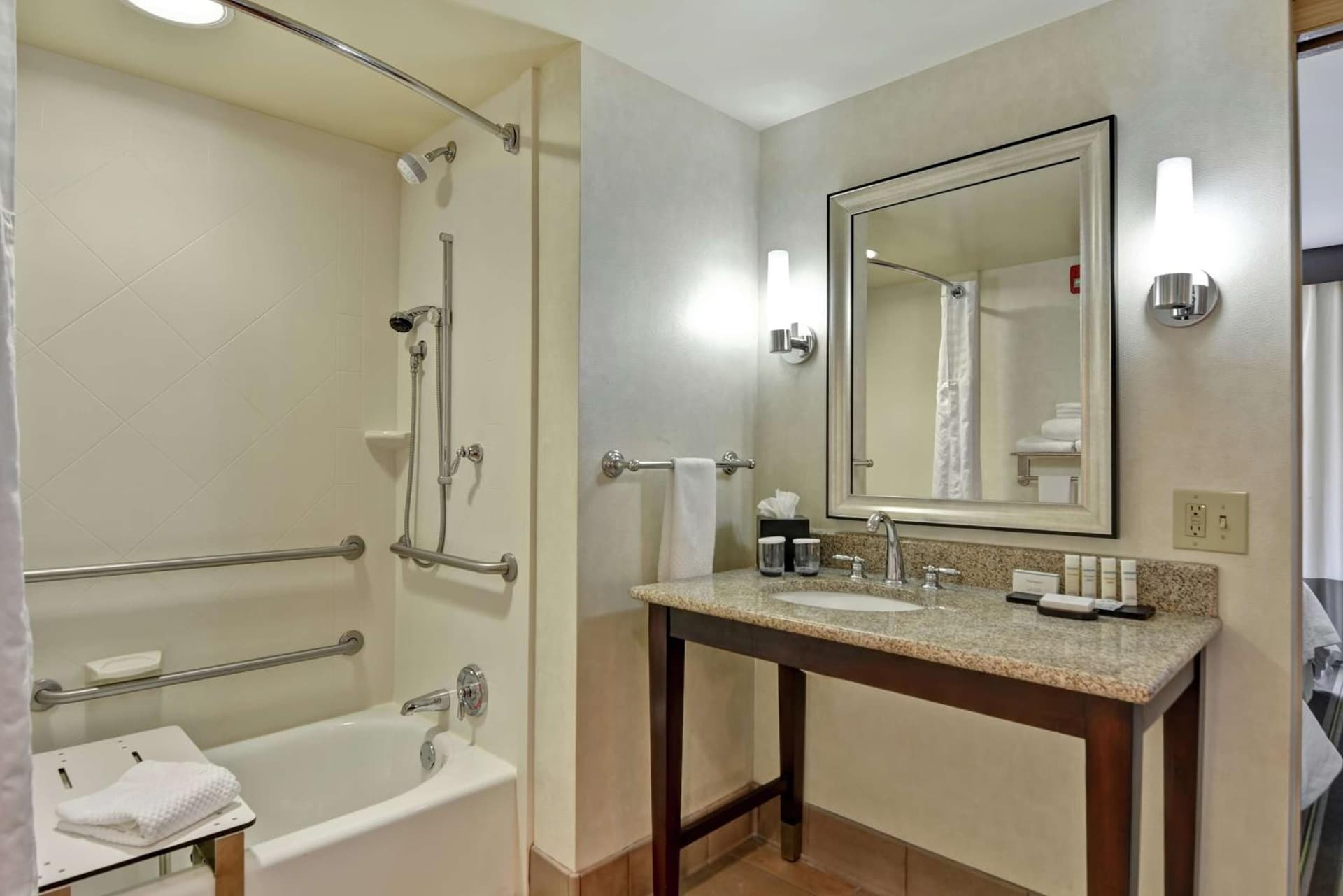 Embassy Suites Savannah Airport gallery photo in Savannah, GA — image 67