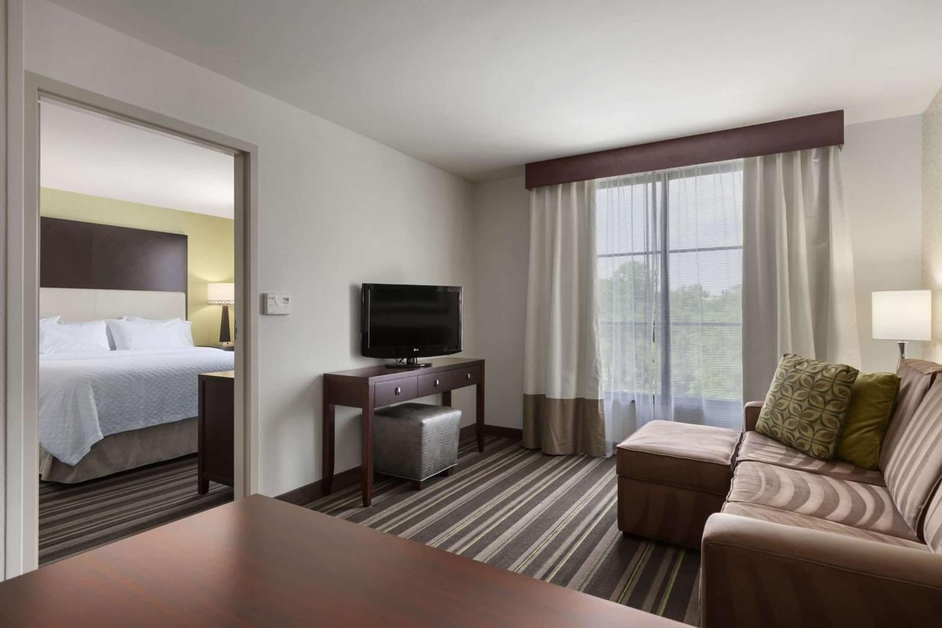 Embassy Suites Savannah Airport gallery photo in Savannah, GA — image 68
