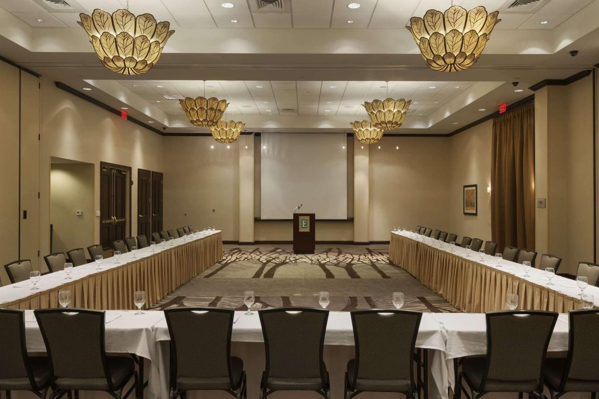 Embassy Suites Savannah Airport gallery photo in Savannah, GA — image 32