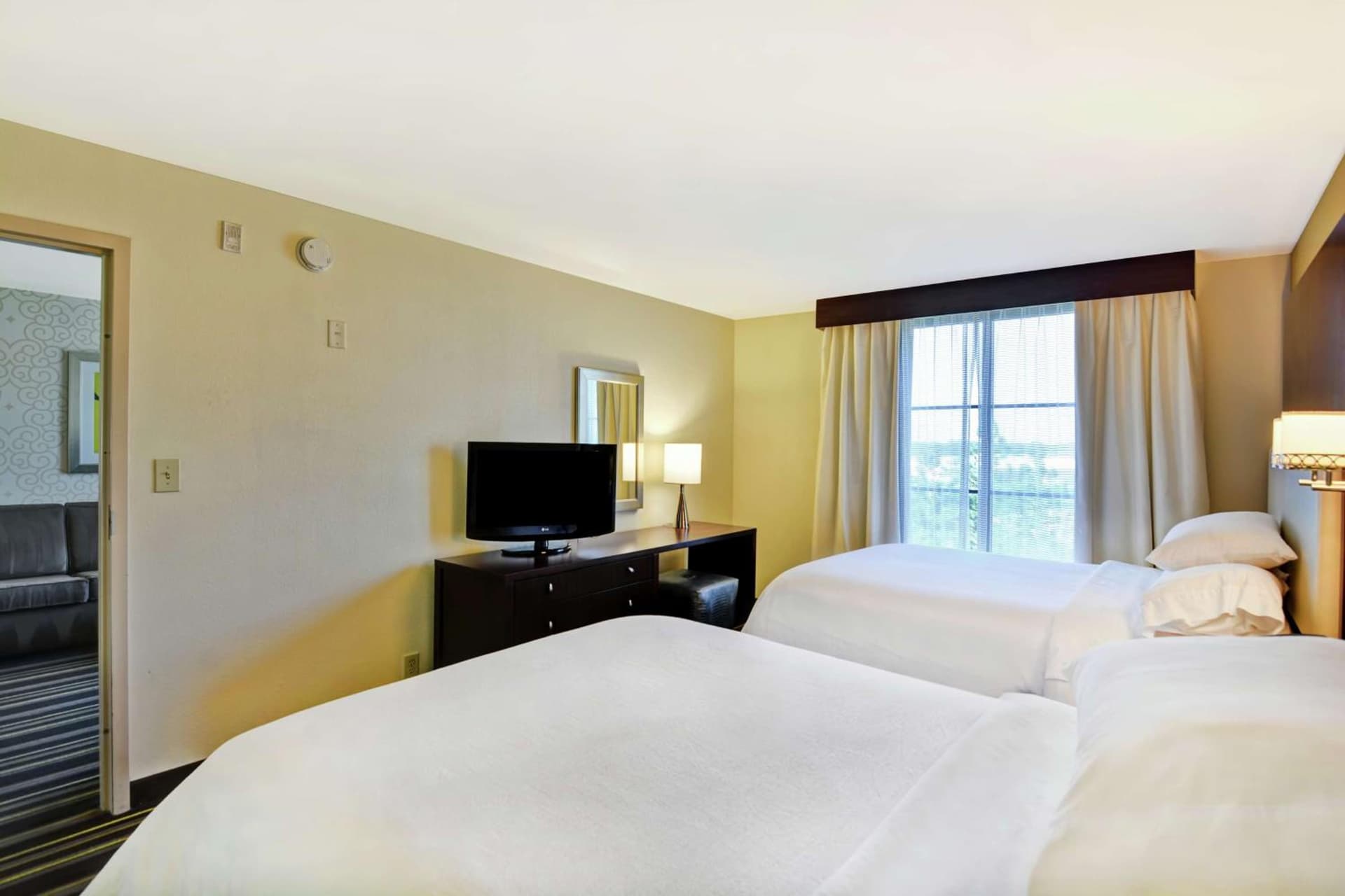 Embassy Suites Savannah Airport gallery photo in Savannah, GA — image 59