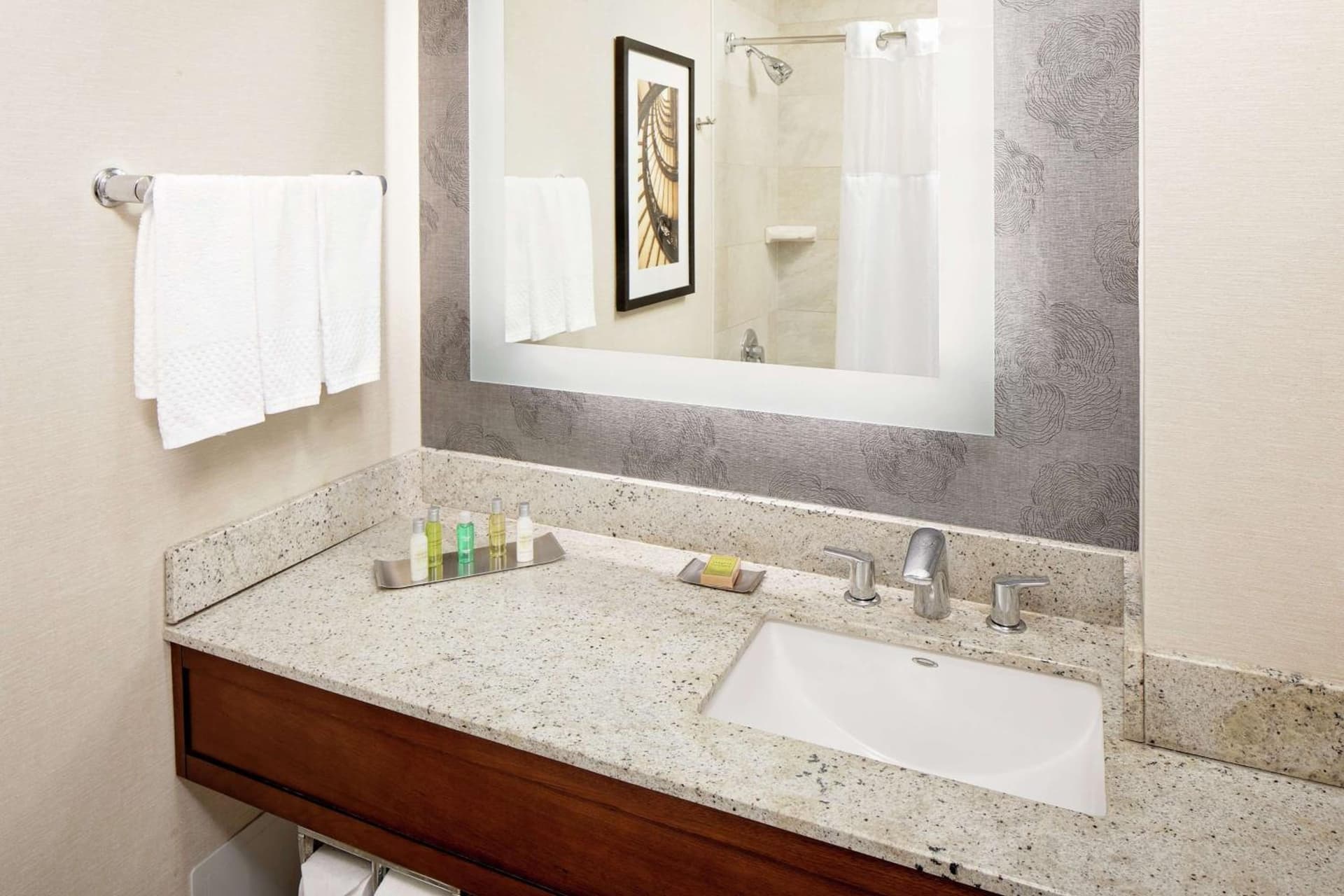 DoubleTree by Hilton Hotel South Bend gallery photo in South Bend, IN — image 71