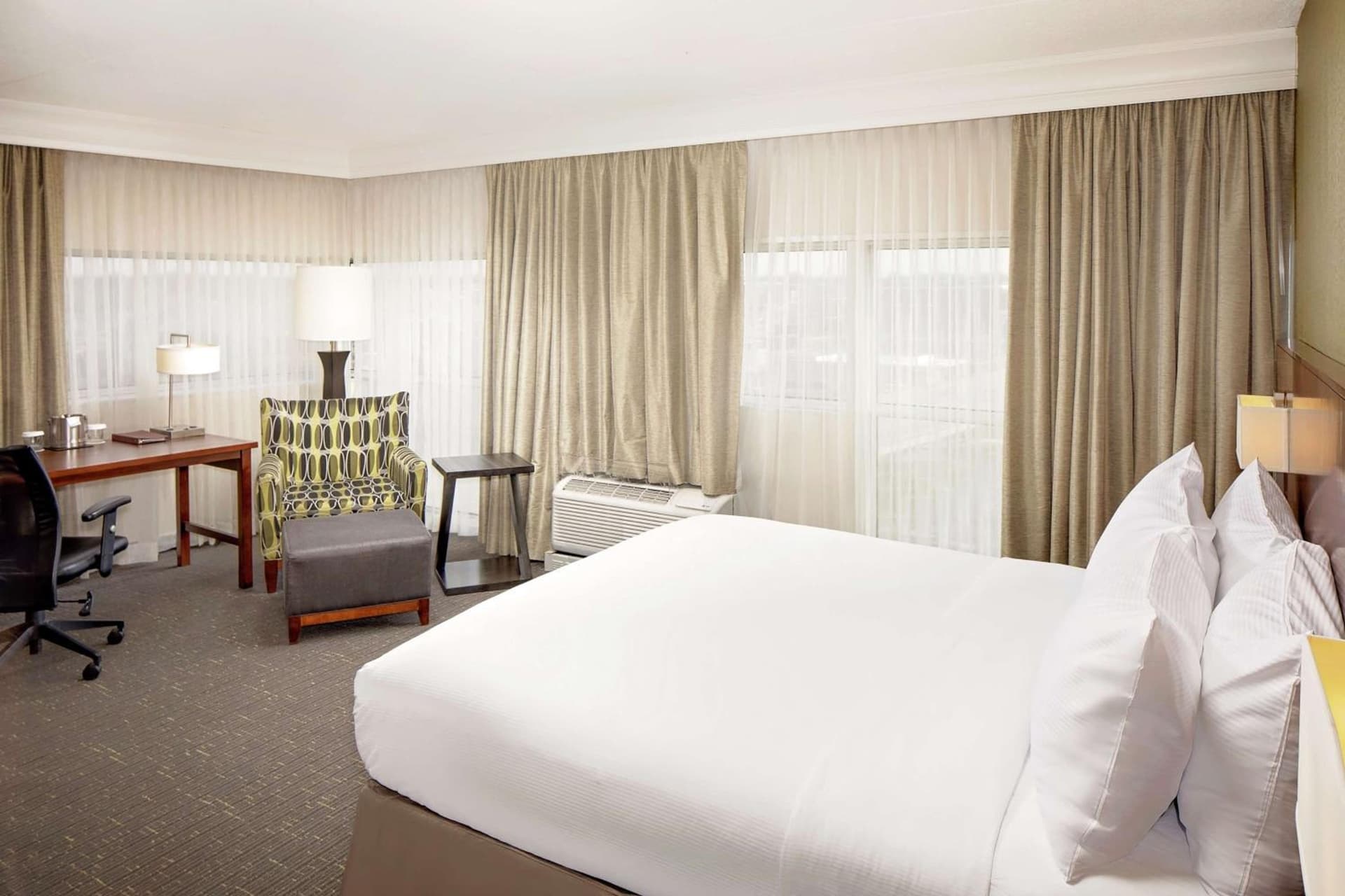 DoubleTree by Hilton Hotel South Bend gallery photo in South Bend, IN — image 65