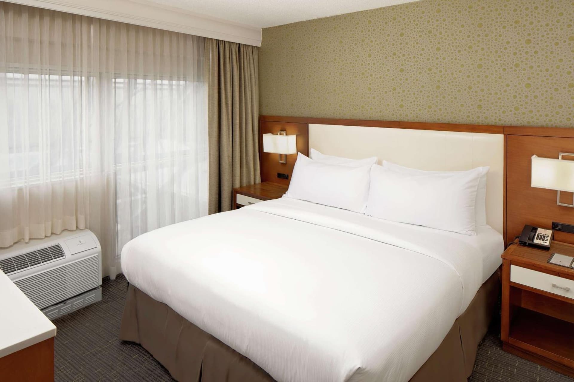 DoubleTree by Hilton Hotel South Bend gallery photo in South Bend, IN — image 13