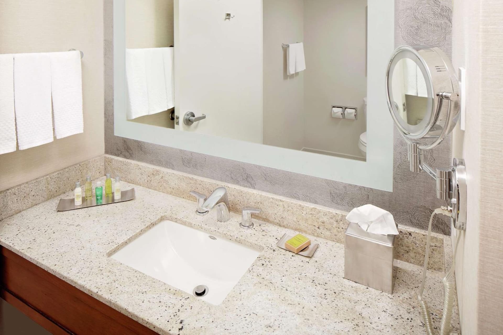 DoubleTree by Hilton Hotel South Bend gallery photo in South Bend, IN — image 63