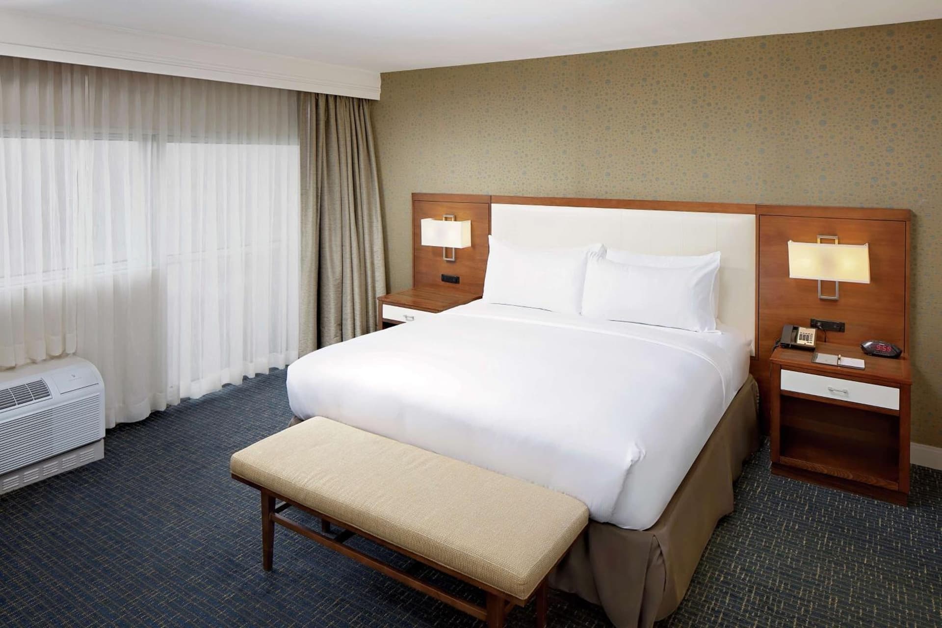 DoubleTree by Hilton Hotel South Bend gallery photo in South Bend, IN — image 55