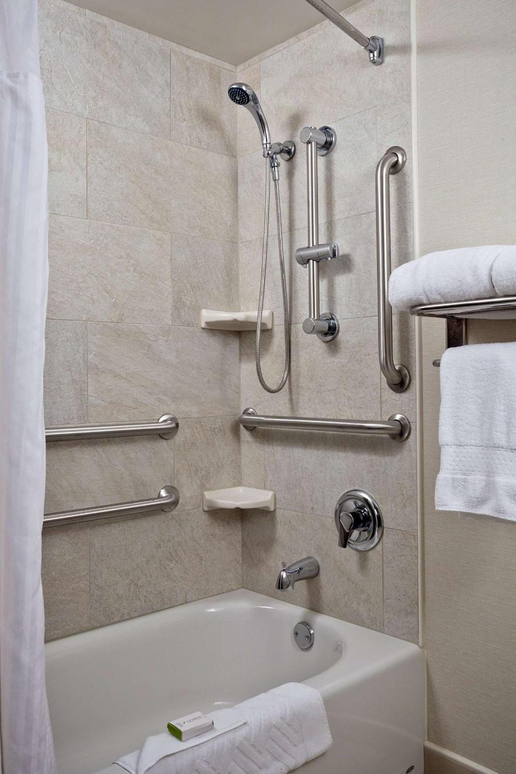 DoubleTree by Hilton Hotel South Bend gallery photo in South Bend, IN — image 64