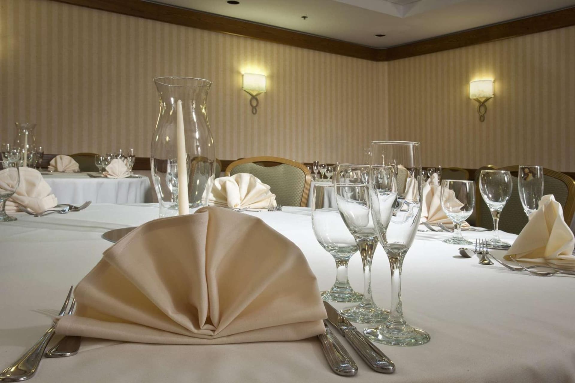DoubleTree by Hilton Hotel South Bend gallery photo in South Bend, IN — image 79