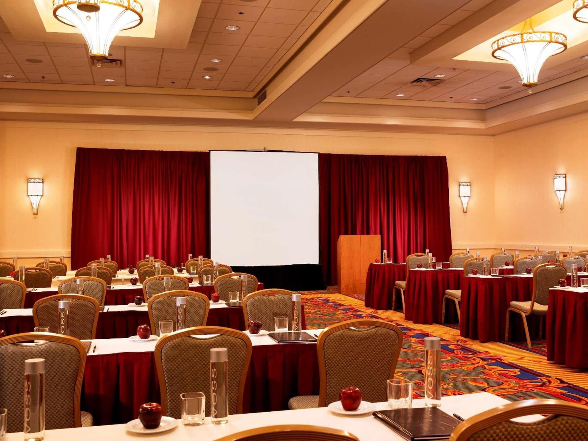 DoubleTree by Hilton Hotel South Bend gallery photo in South Bend, IN — image 27