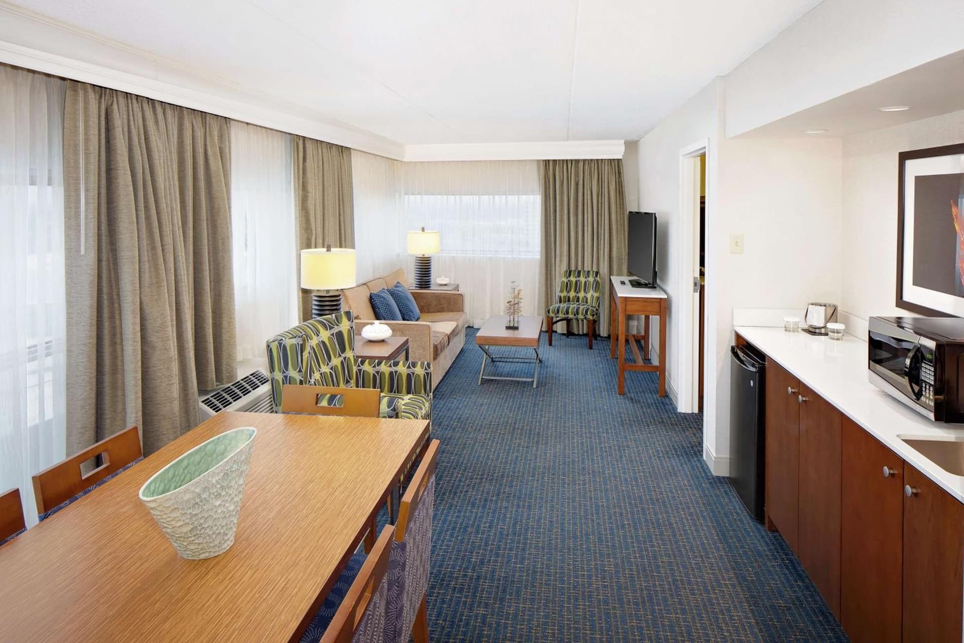 DoubleTree by Hilton Hotel South Bend gallery photo in South Bend, IN — image 7