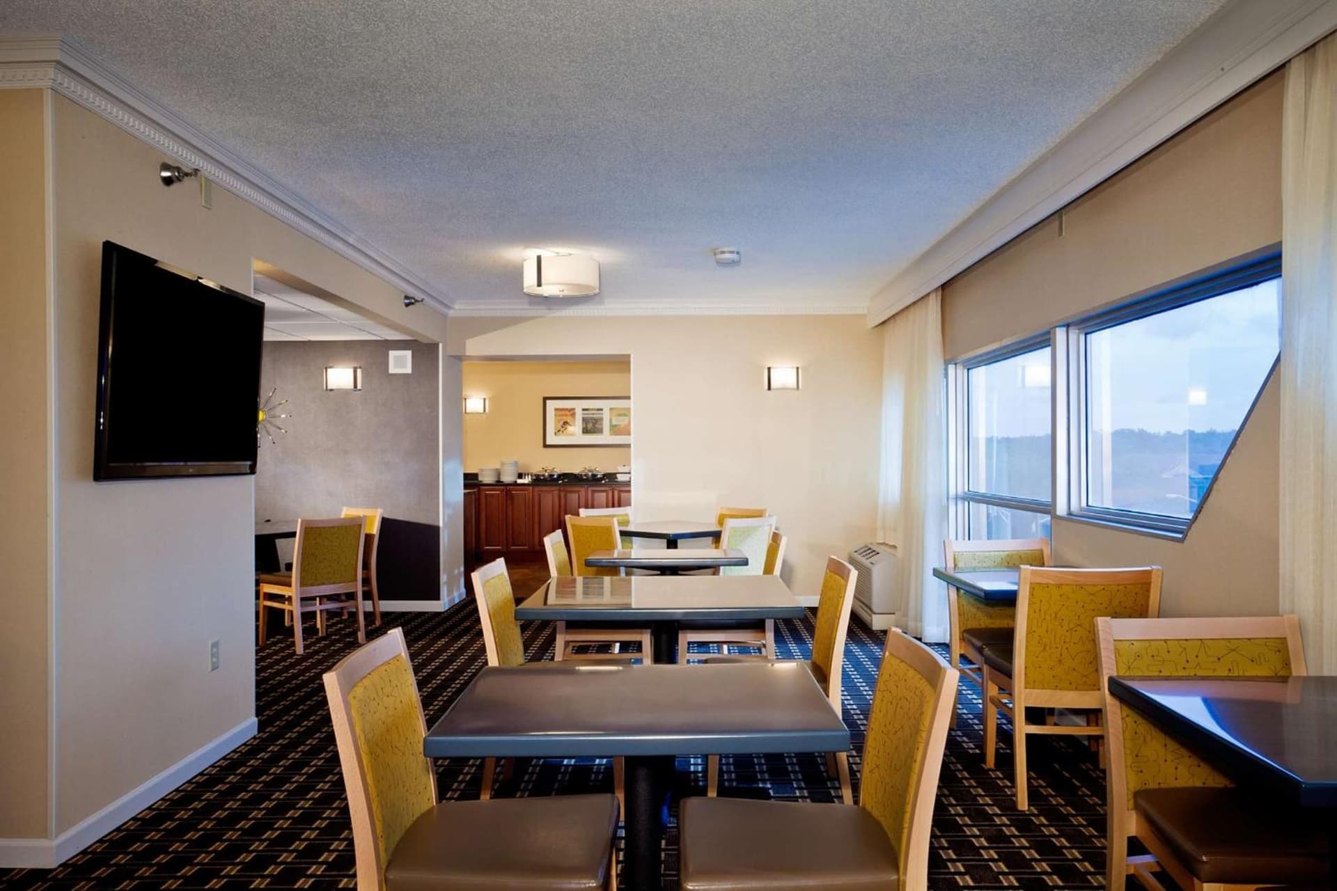 DoubleTree by Hilton Hotel South Bend gallery photo in South Bend, IN — image 40
