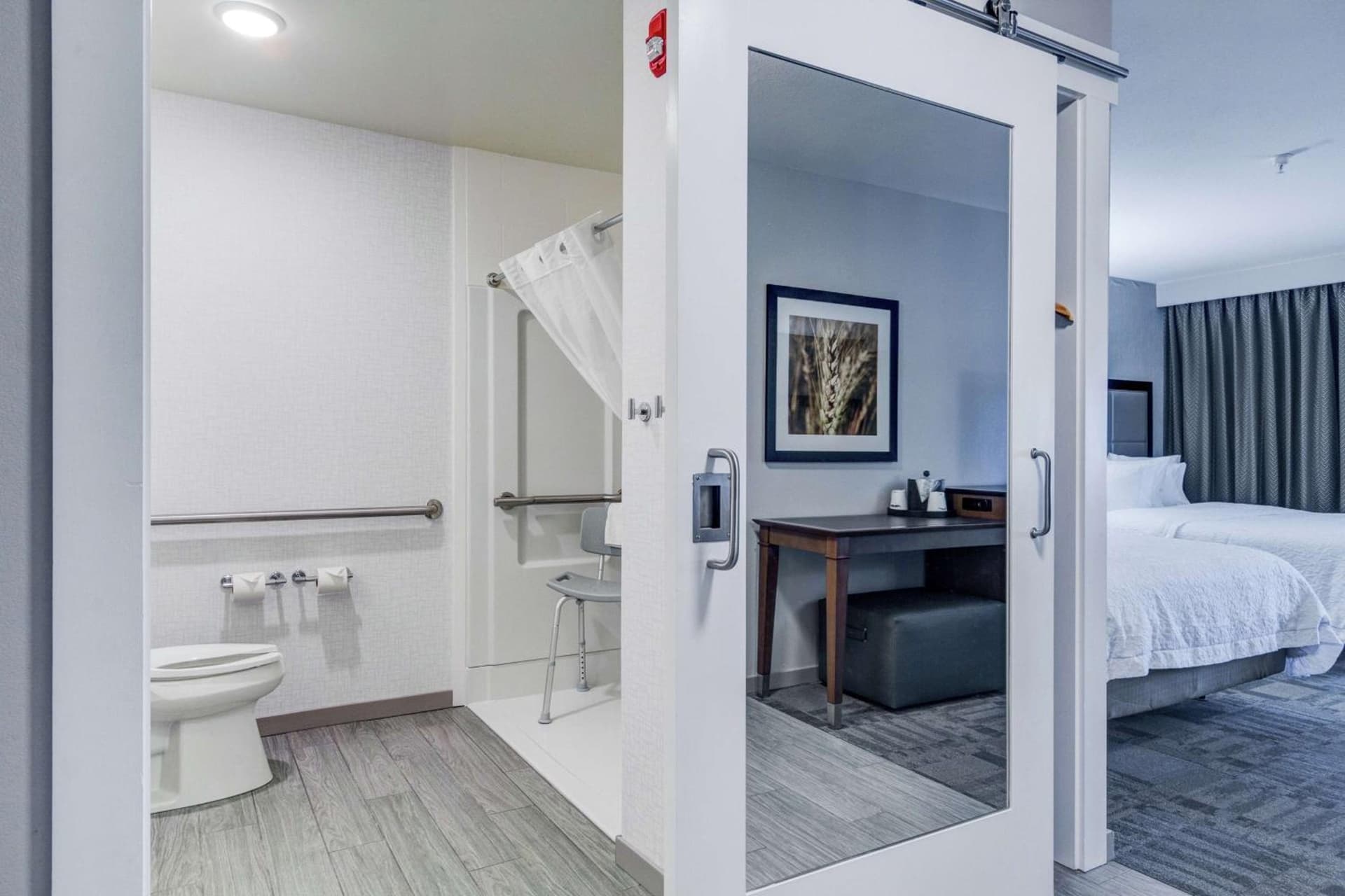 Hampton Inn Salina interior in Salina, KS — gallery photo 2