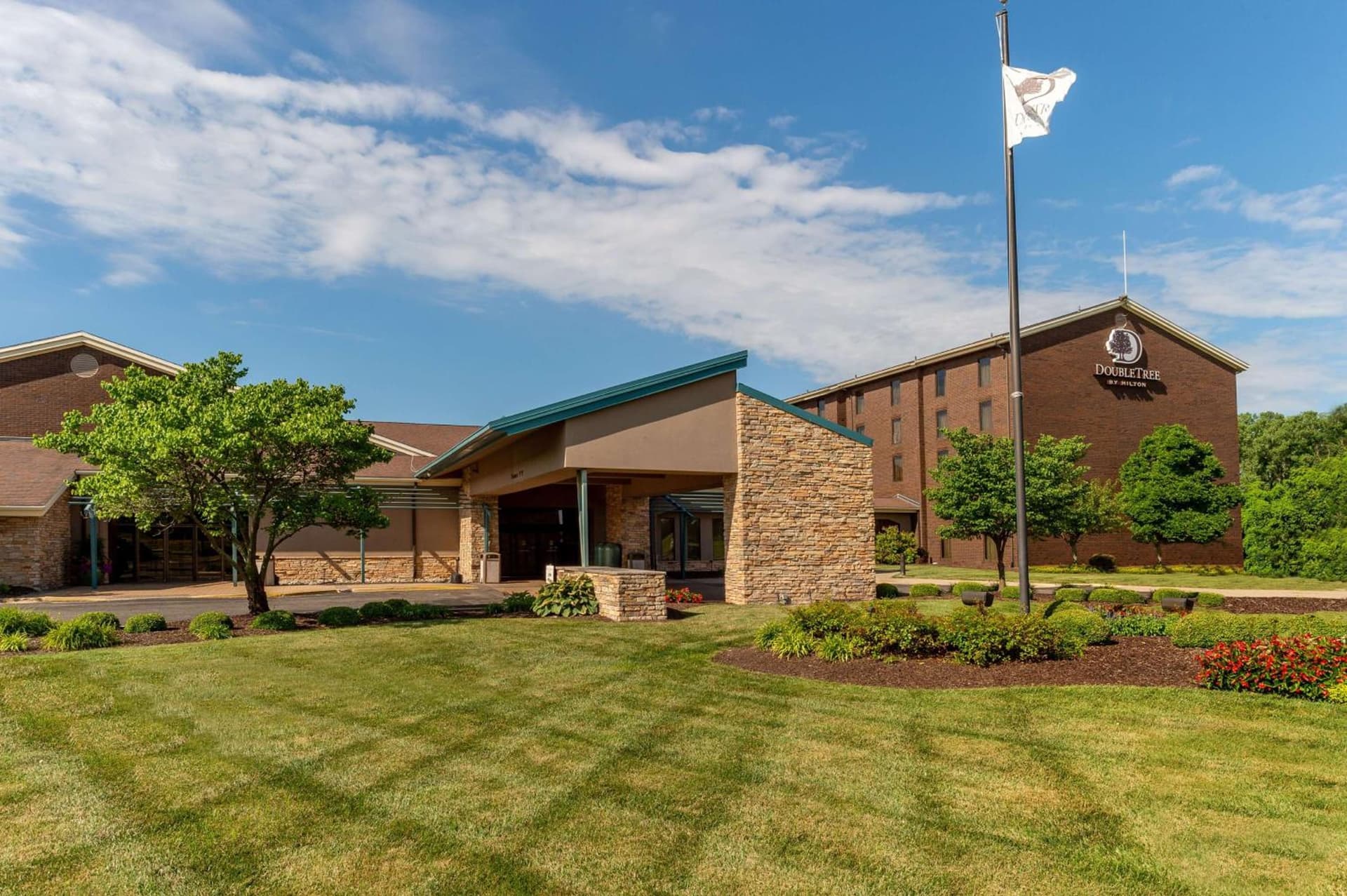DoubleTree by Hilton Collinsville/St.Louis interior in Collinsville, IL — gallery photo 2