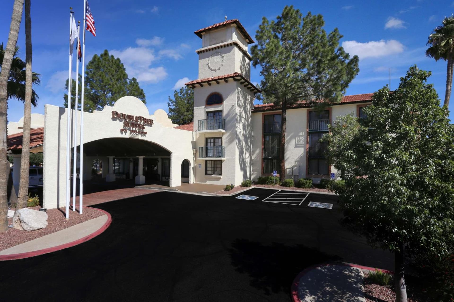 DoubleTree Suites by Hilton Tucson Airport interior in Tucson, AZ — gallery photo 2