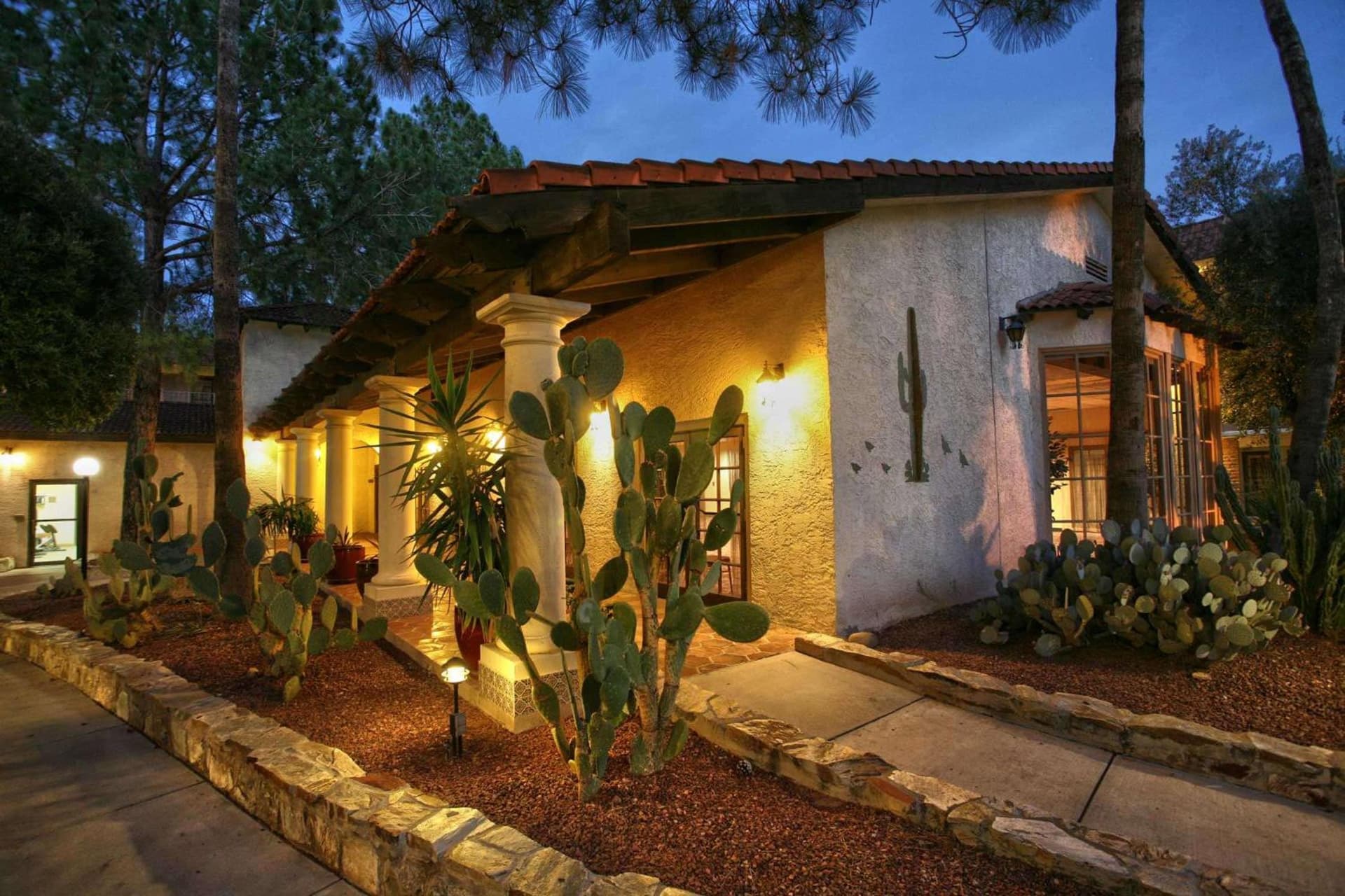 DoubleTree Suites by Hilton Tucson Airport property views in Tucson, AZ — gallery photo 3