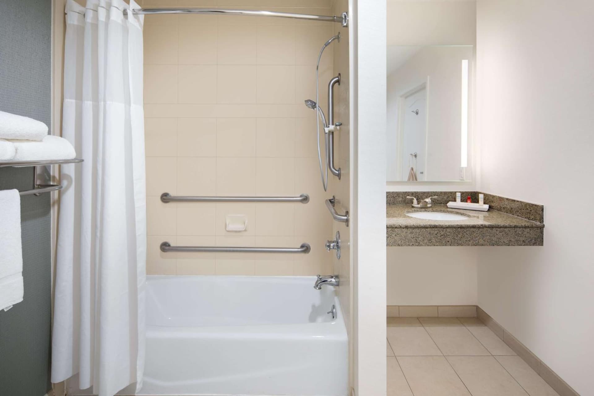 Hilton Garden Inn Tyler gallery photo in Tyler, TX — image 5