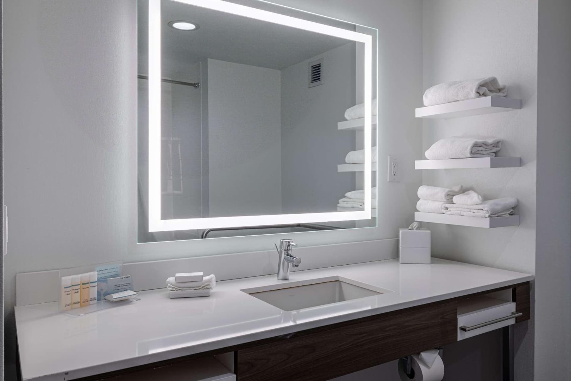 Hampton Inn & Suites Knoxville-Downtown gallery photo in Knoxville, TN — image 16