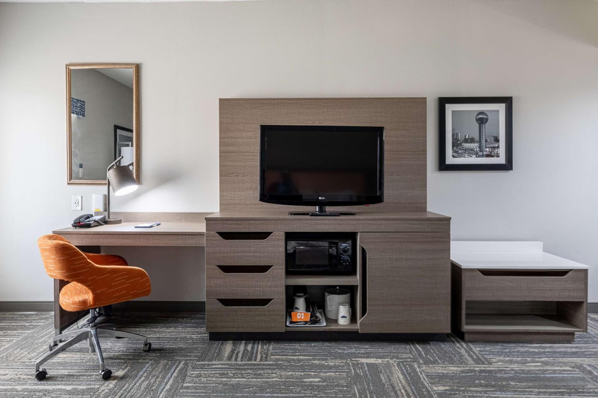 Hampton Inn & Suites Knoxville-Downtown property views in Knoxville, TN — gallery photo 3