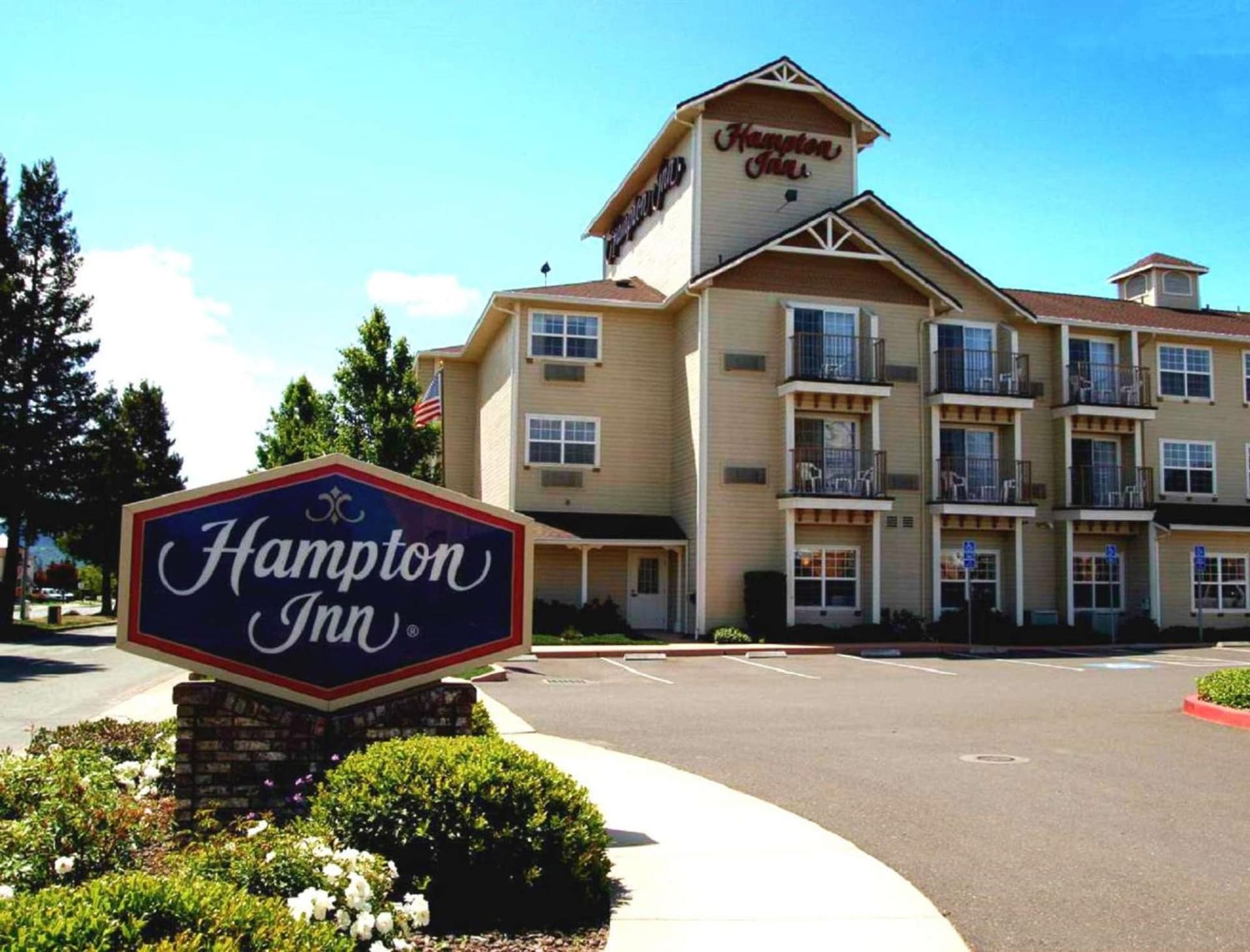 Hampton Inn Ukiah interior in Ukiah, CA — gallery photo 2