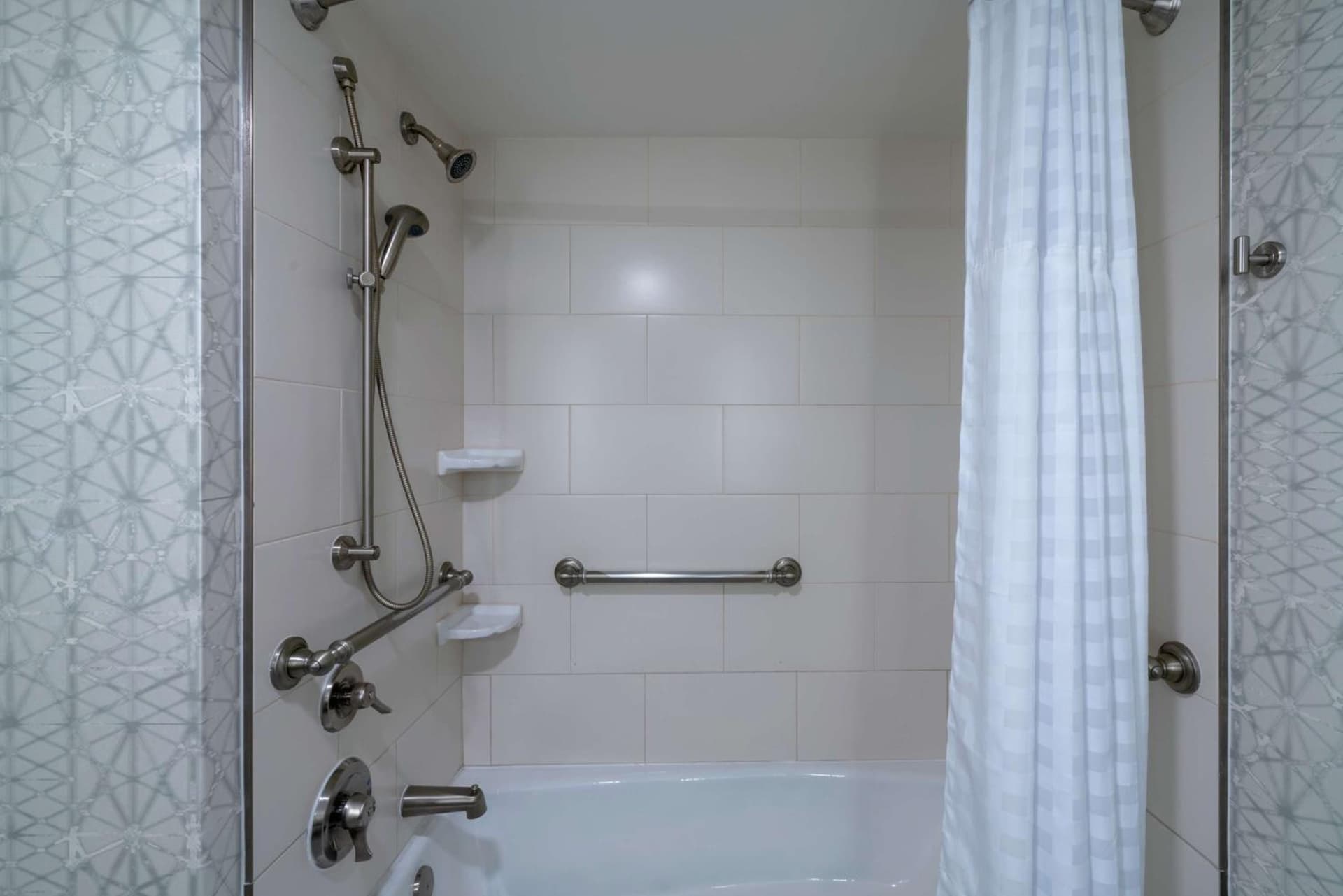 Embassy Suites by Hilton Alexandria Old Town gallery photo in Alexandria, VA — image 28