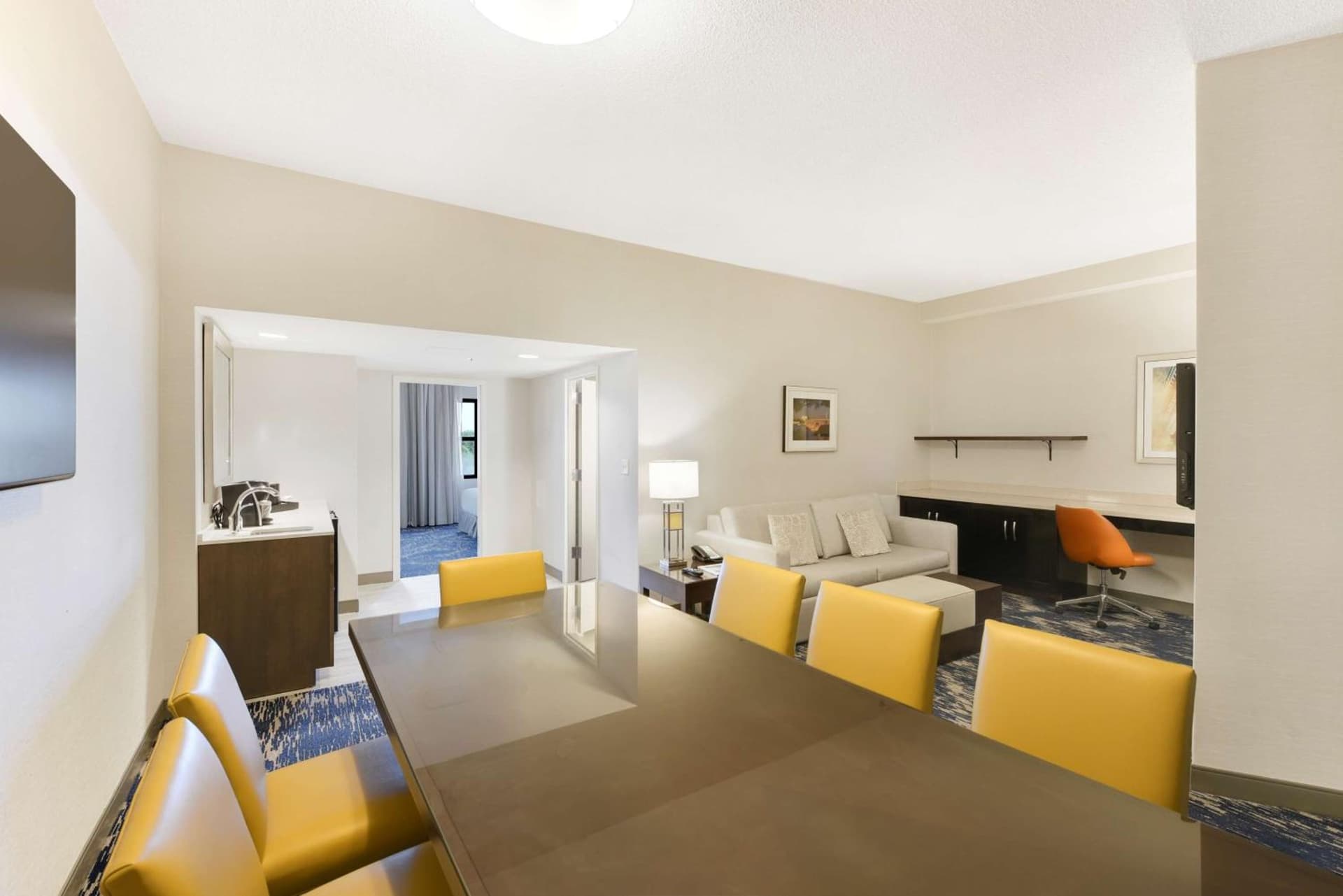 Embassy Suites by Hilton Alexandria Old Town gallery photo in Alexandria, VA — image 9