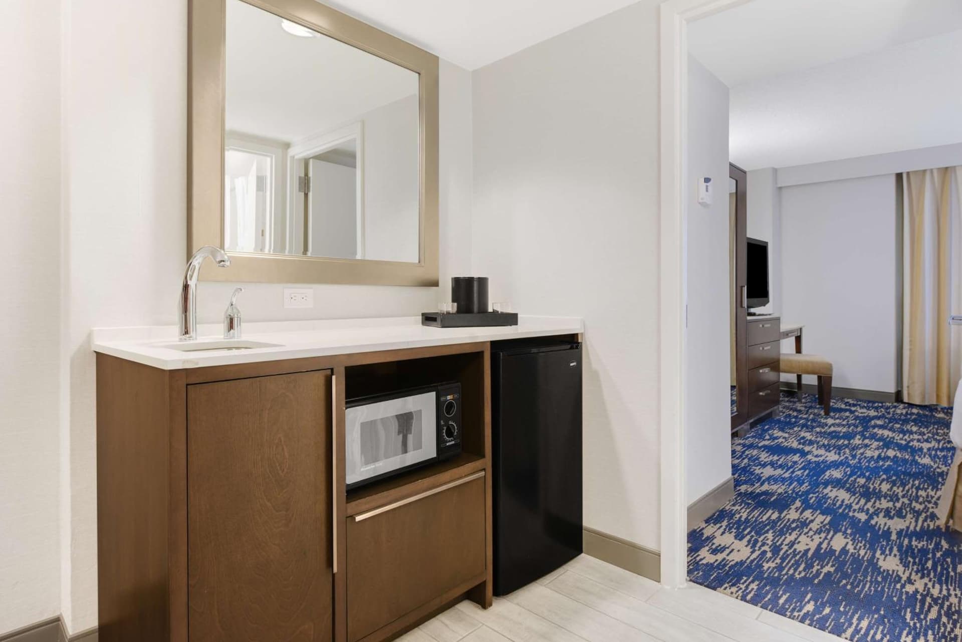 Embassy Suites by Hilton Alexandria Old Town property views in Alexandria, VA — gallery photo 3