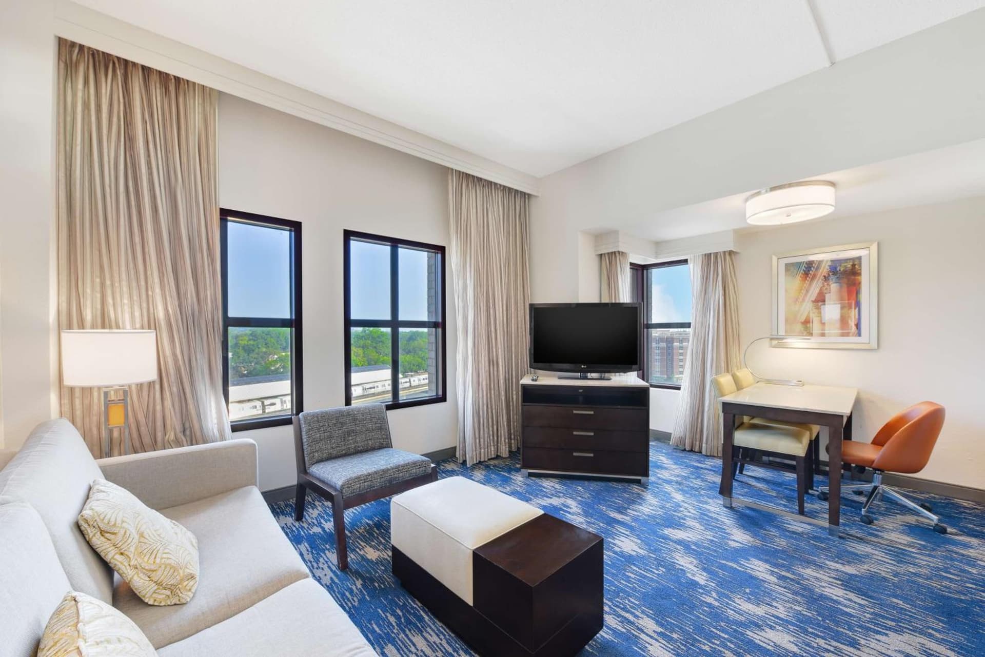 Embassy Suites by Hilton Alexandria Old Town gallery photo in Alexandria, VA — image 23