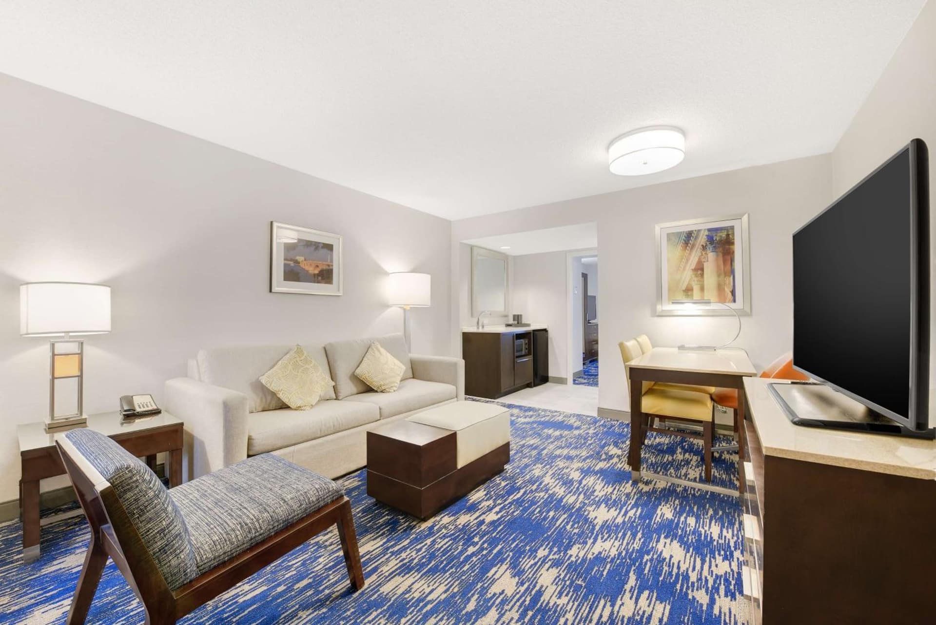 Embassy Suites by Hilton Alexandria Old Town gallery photo in Alexandria, VA — image 42