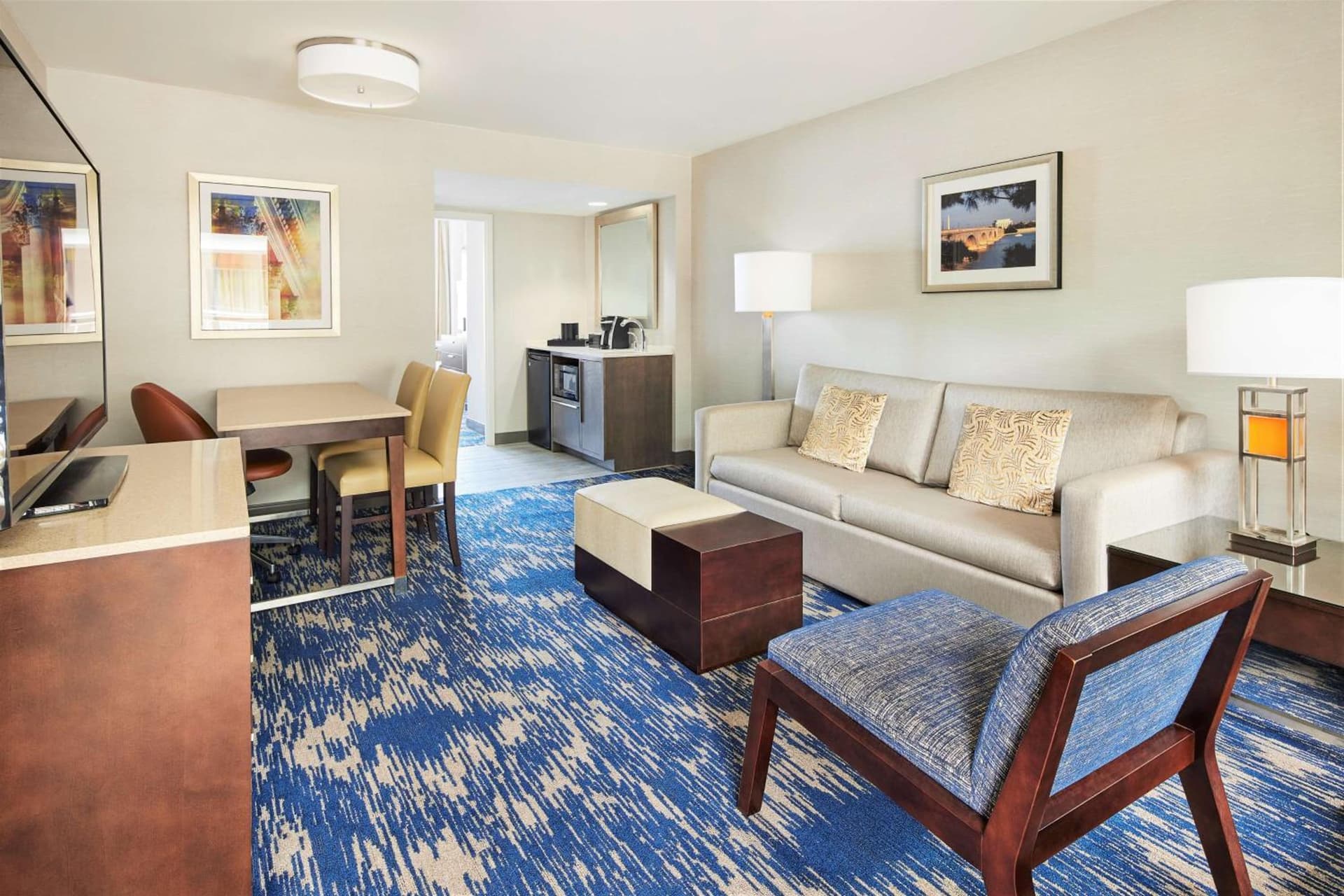 Embassy Suites by Hilton Alexandria Old Town gallery photo in Alexandria, VA — image 27