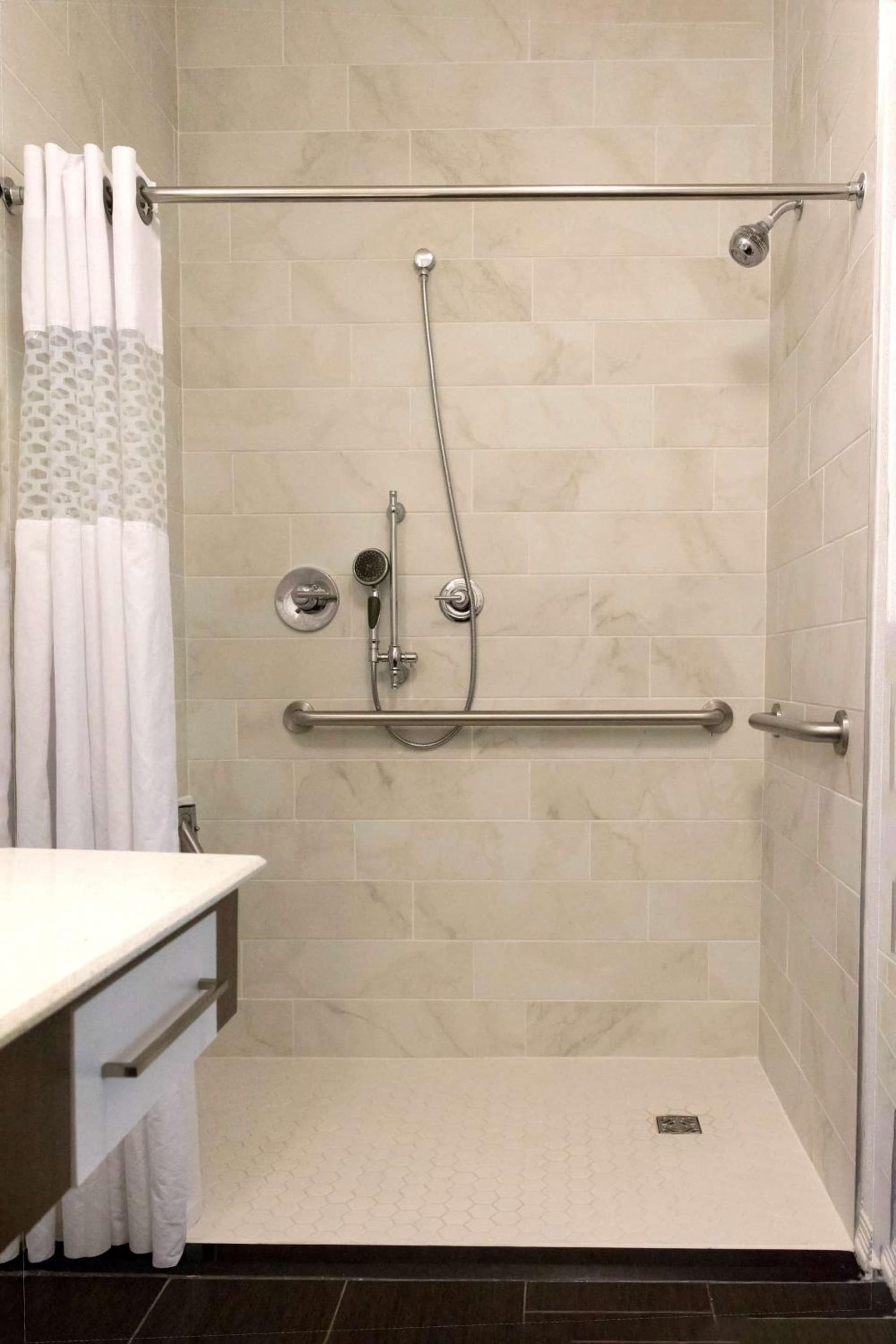 Hampton Inn Broussard-Lafayette interior in Broussard, LA — gallery photo 2