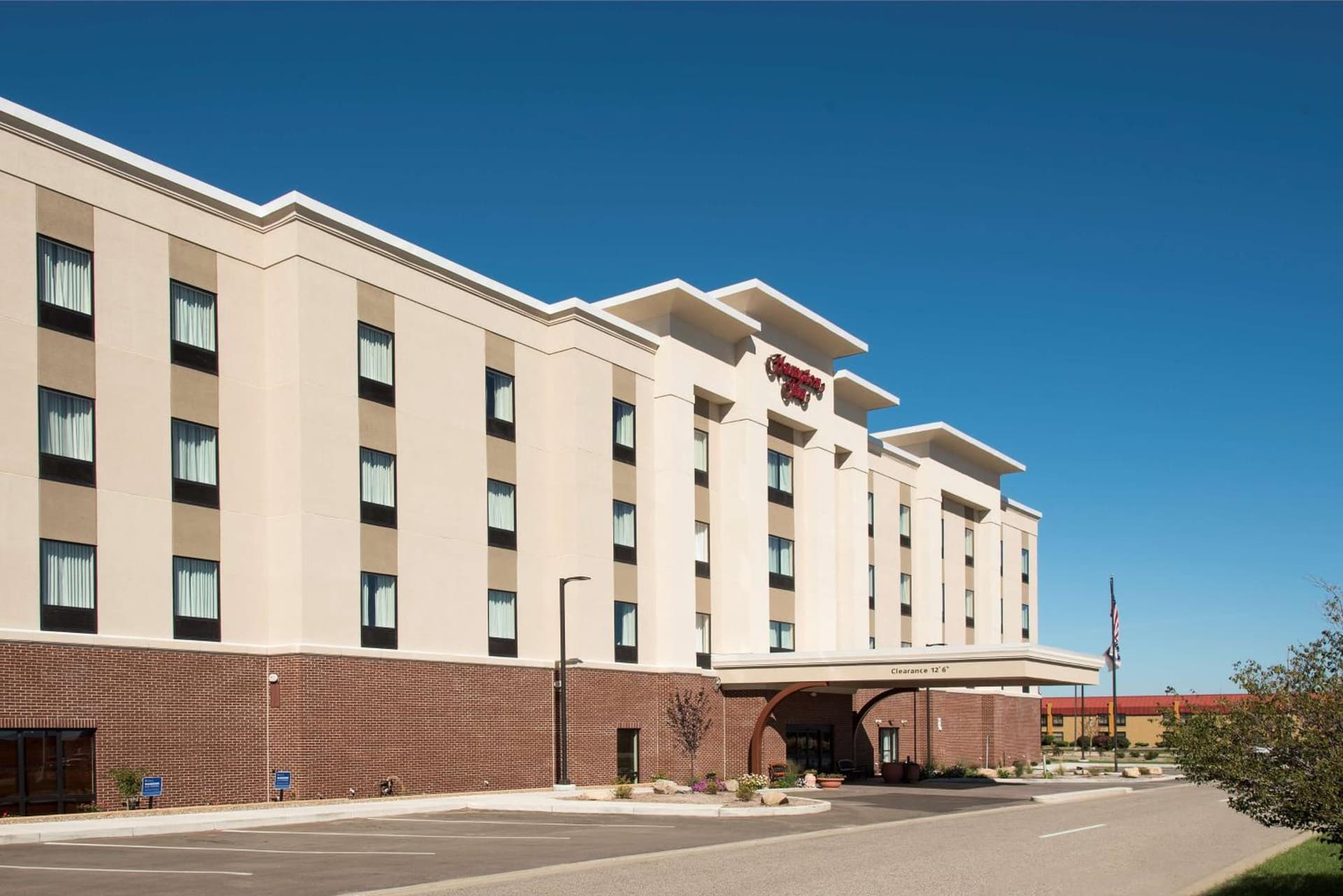 Hampton Inn Kalamazoo interior in Kalamazoo, MI — gallery photo 2