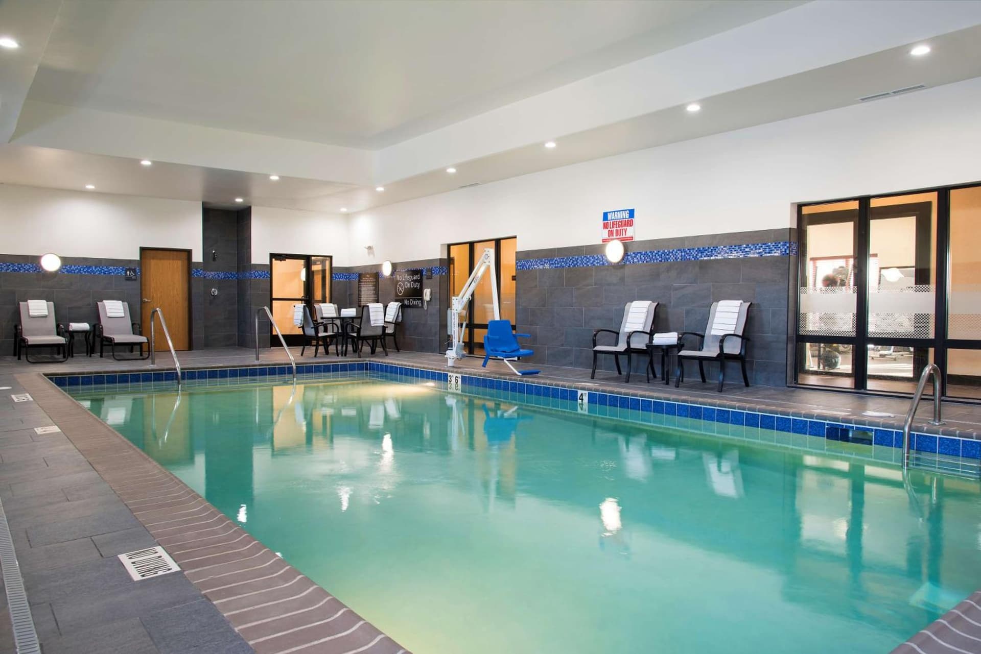 Hampton Inn Kalamazoo interior in Kalamazoo, MI — gallery photo 2