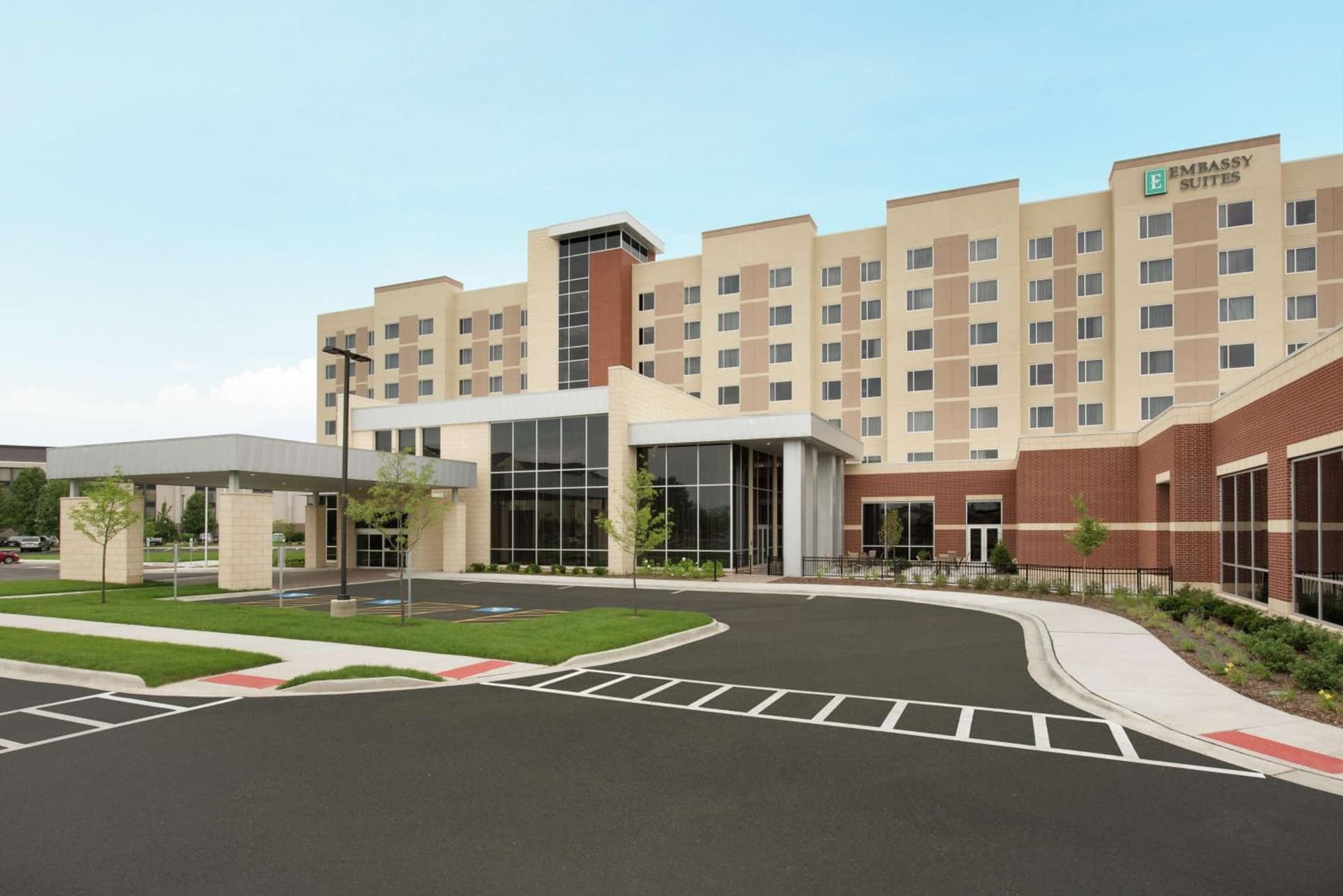 Embassy Suites by Hilton Chicago Naperville interior in Naperville, IL — gallery photo 2