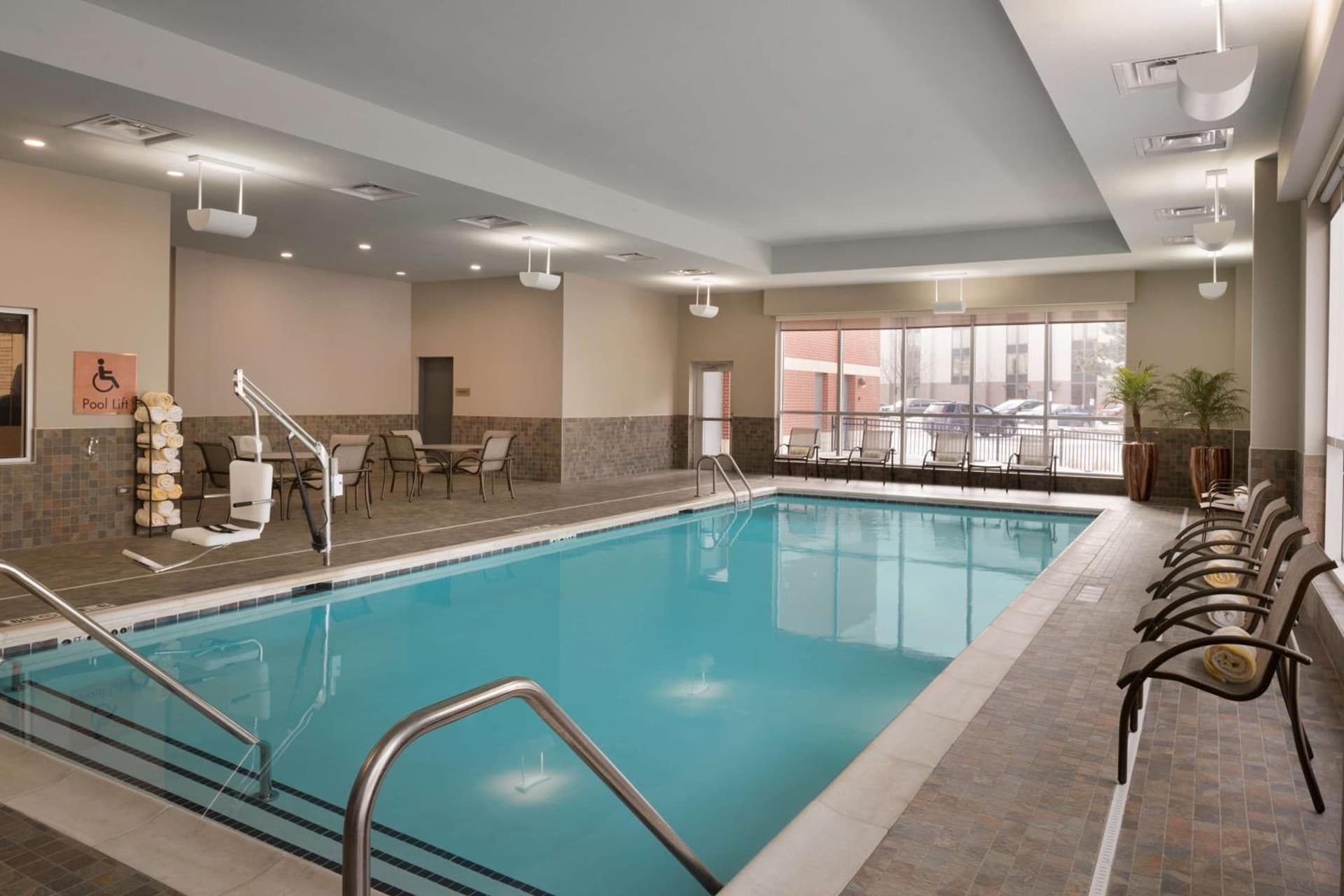 Embassy Suites by Hilton Chicago Naperville gallery photo in Naperville, IL — image 32